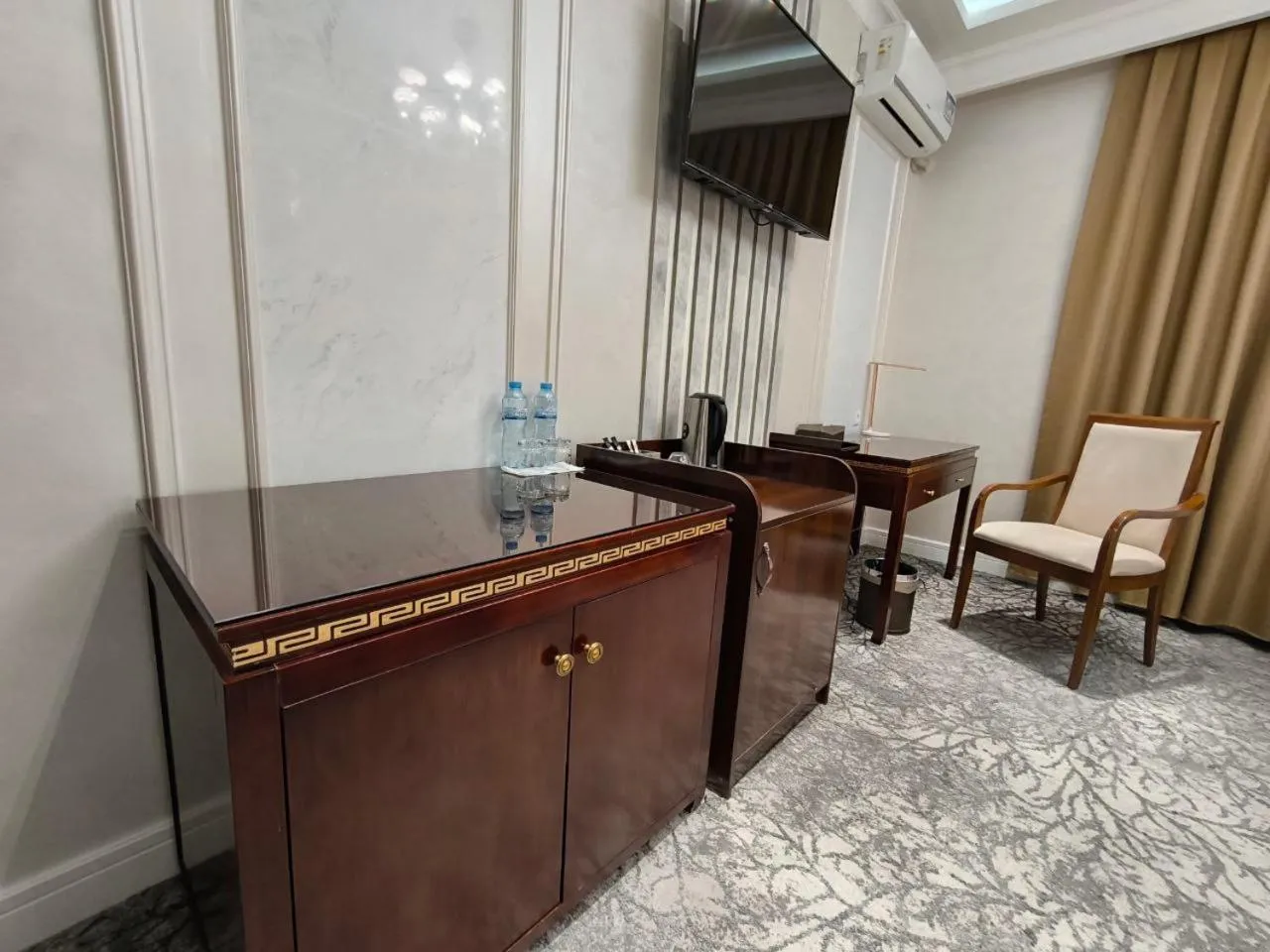 Zarafshan Grand Hotel city