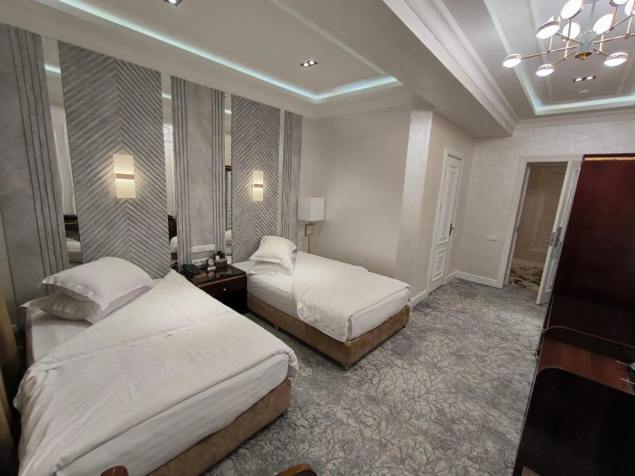 Zarafshan Grand Hotel city