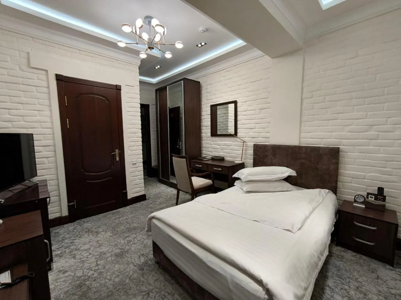 Zarafshan Grand Hotel city