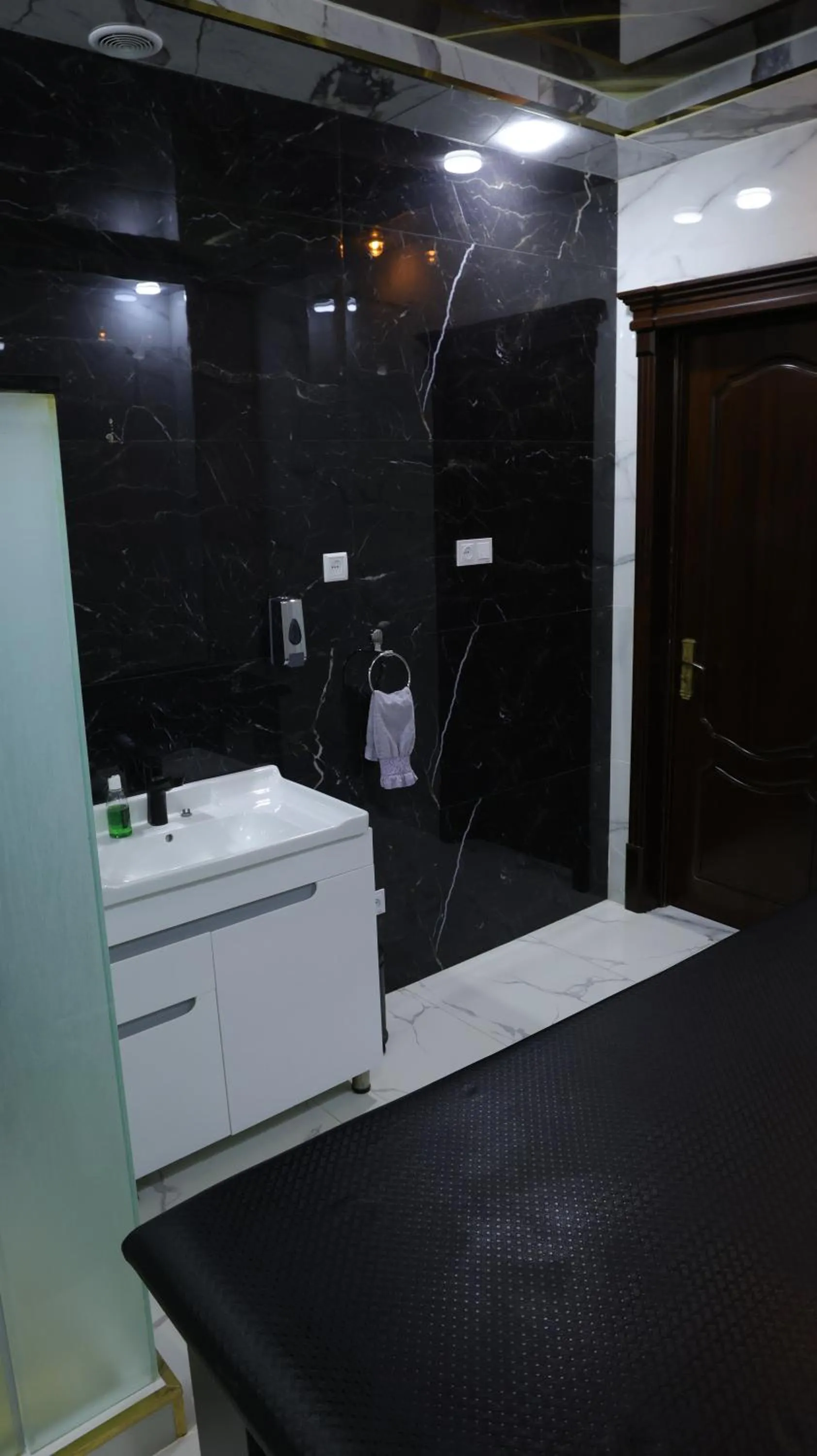 Zarafshan Grand Hotel city
