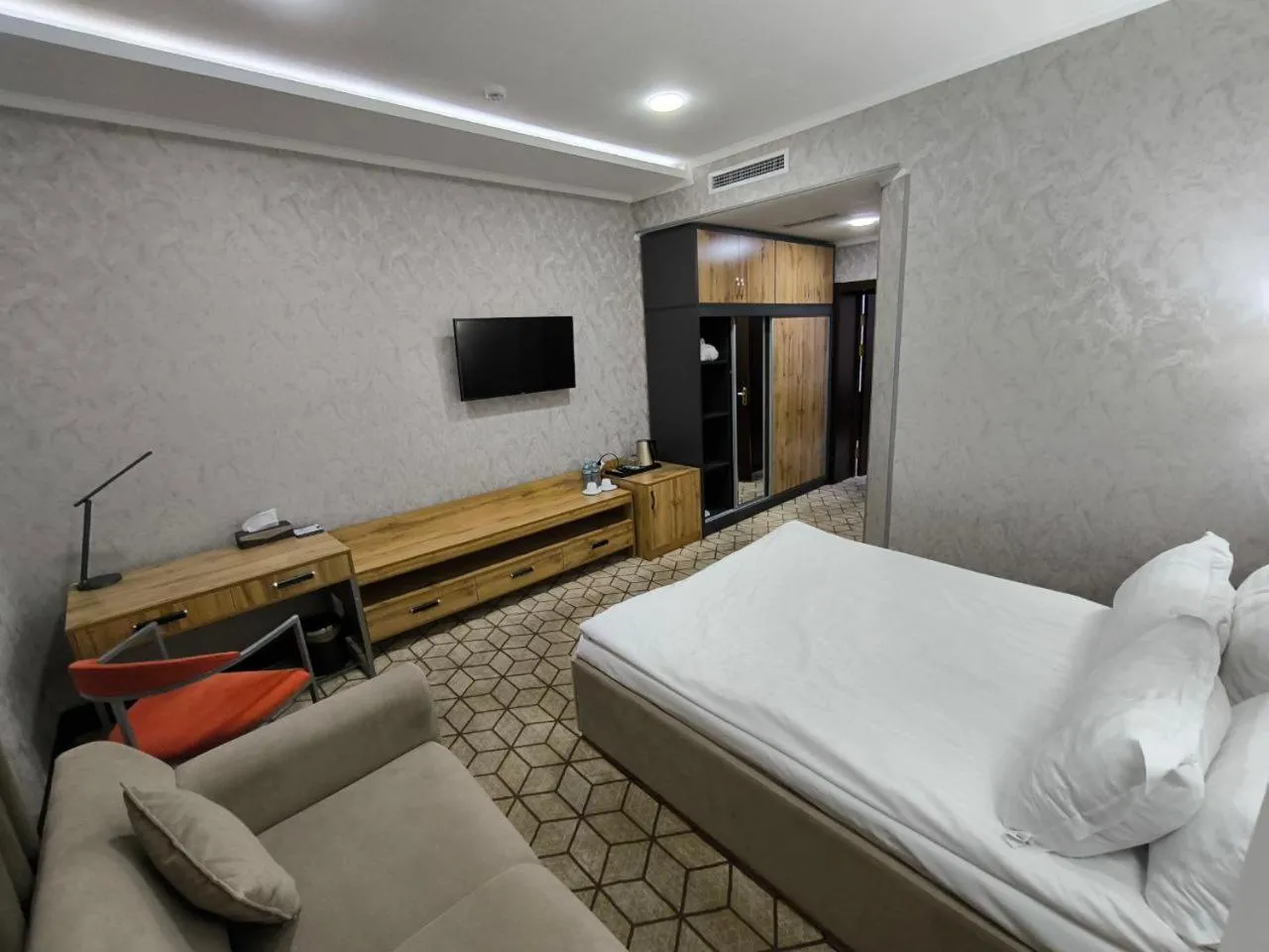 Zarafshan Grand Hotel city