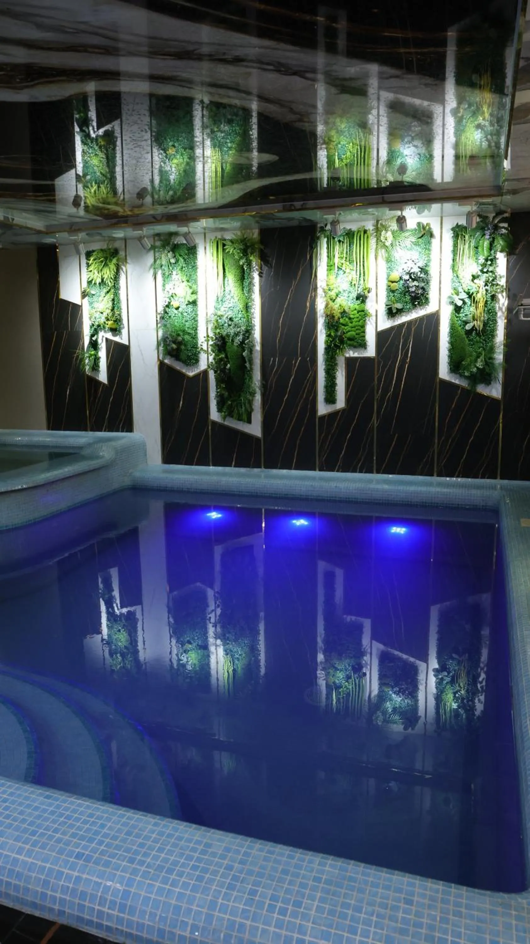 Zarafshan Grand Hotel city