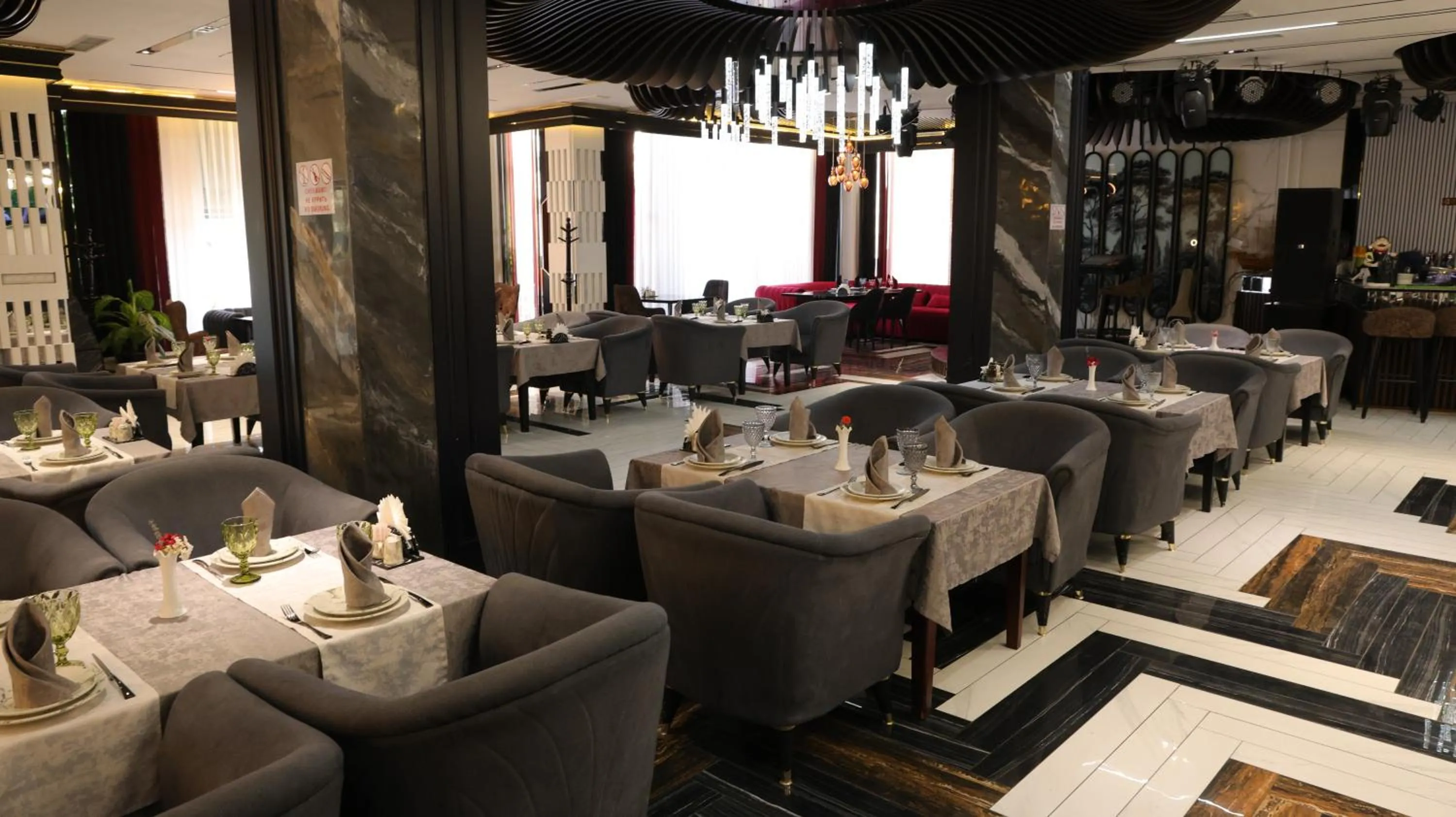 Restaurant/places to eat in Zarafshan Grand Hotel city
