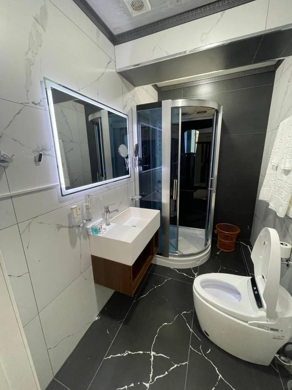 Zarafshan Grand Hotel city