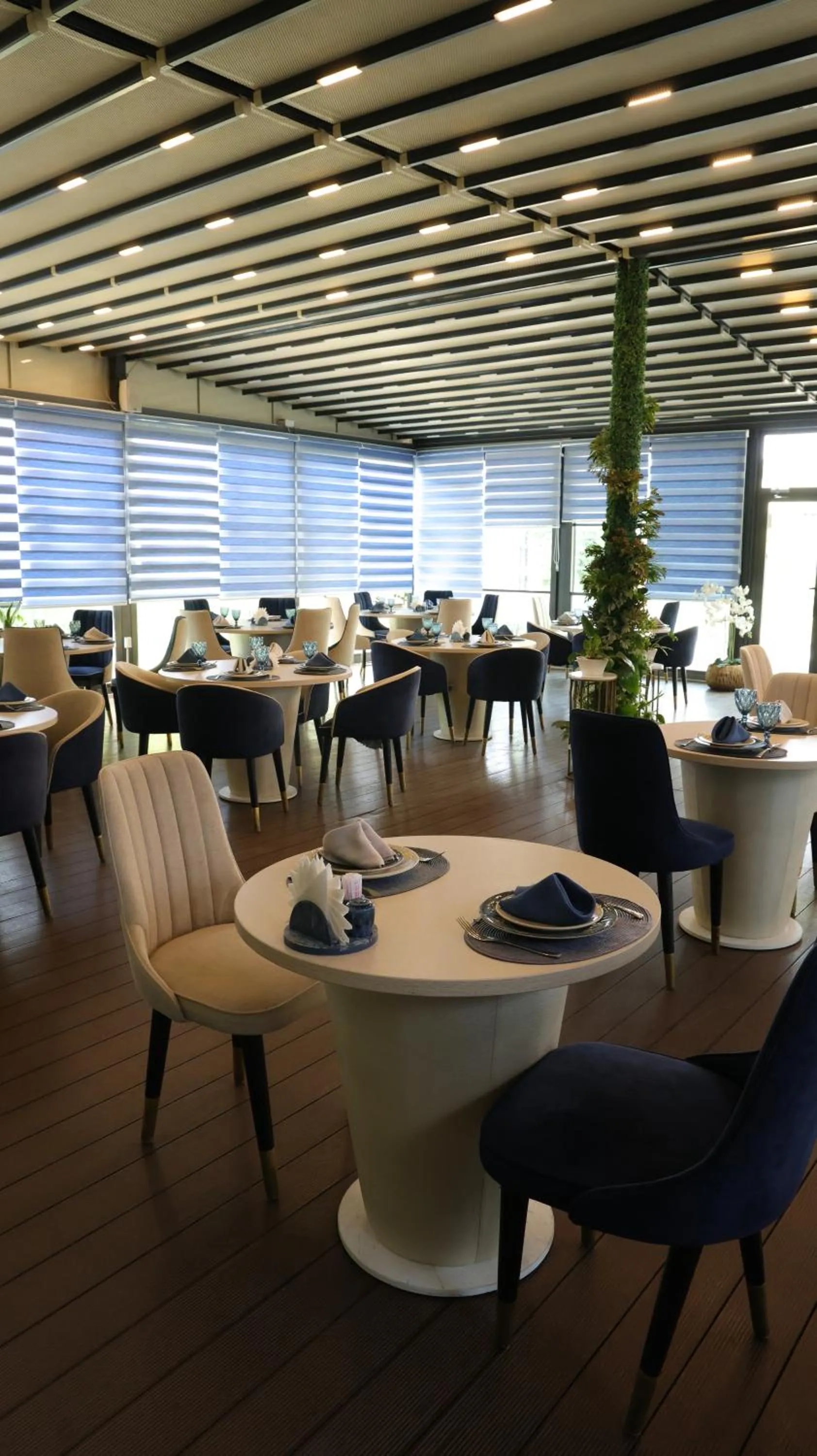 Restaurant/places to eat in Zarafshan Grand Hotel city