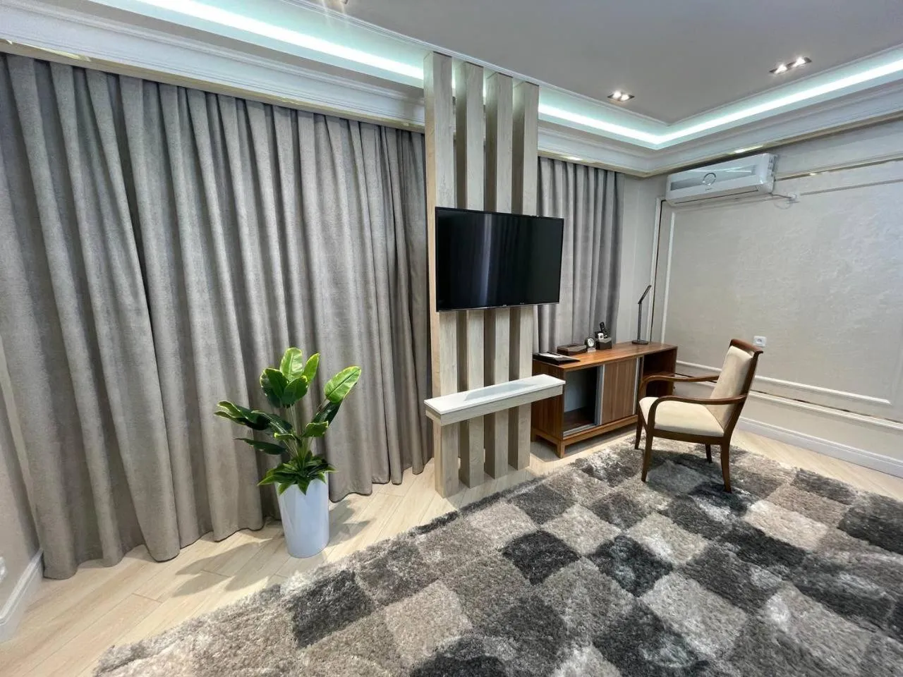 Zarafshan Grand Hotel city