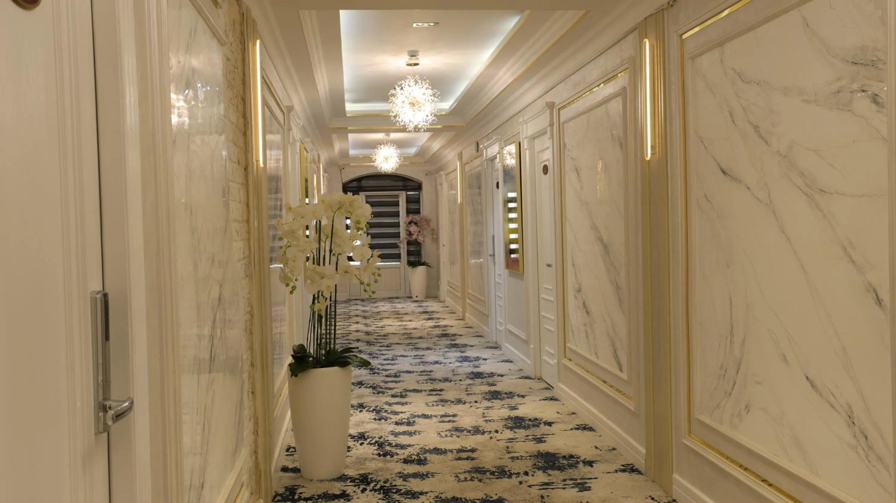 Zarafshan Grand Hotel city