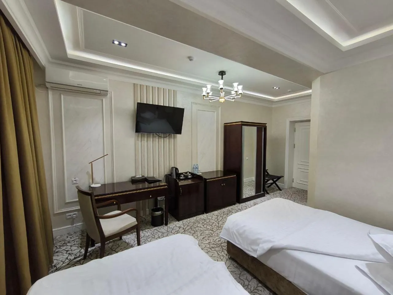 Zarafshan Grand Hotel city