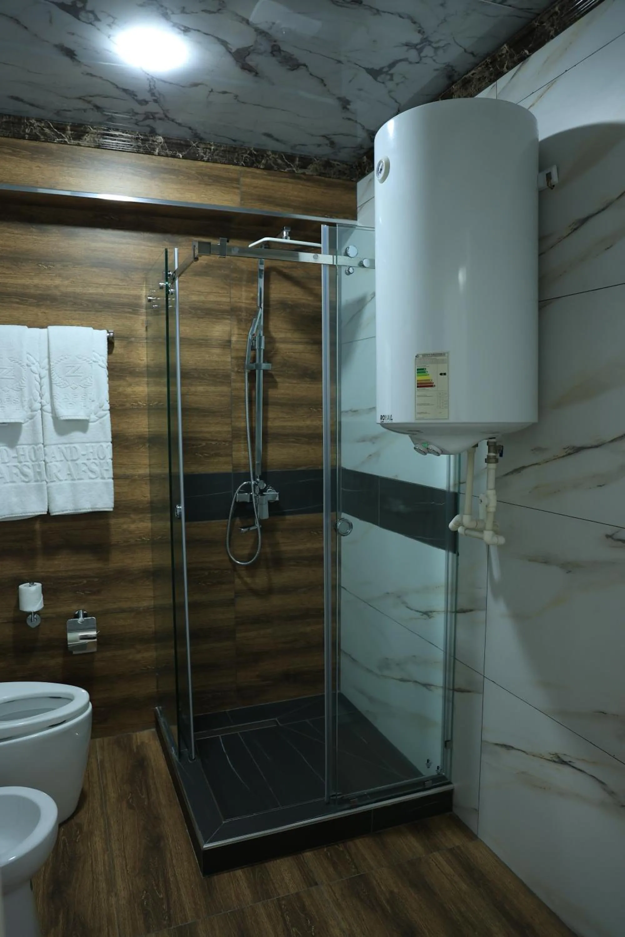 Shower in Zarafshan Grand Hotel city