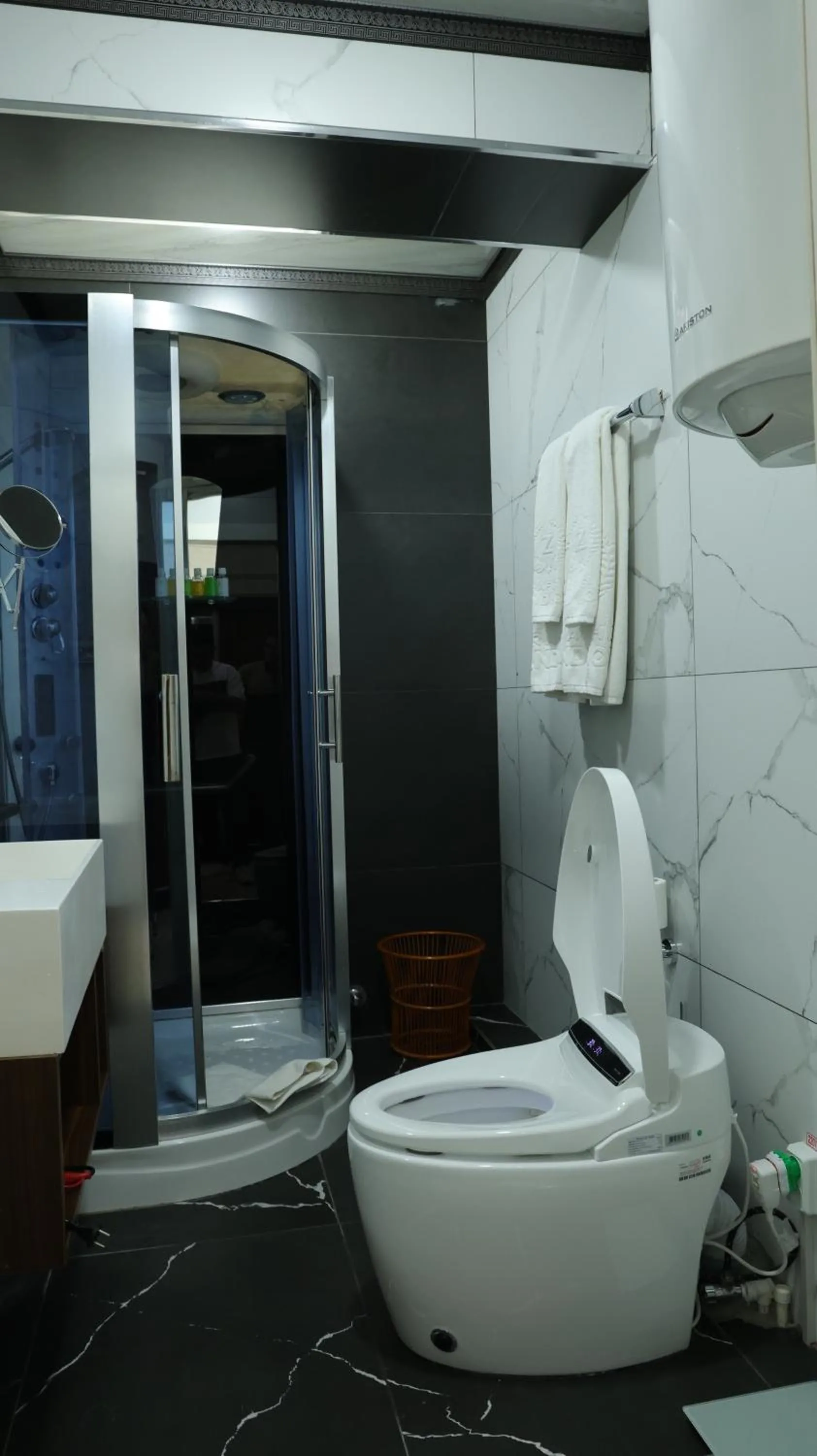 Zarafshan Grand Hotel city
