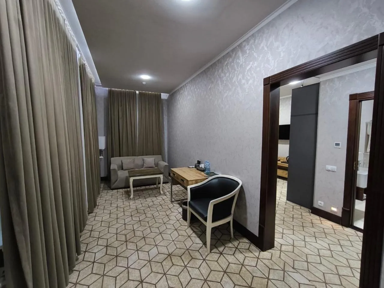 Zarafshan Grand Hotel city