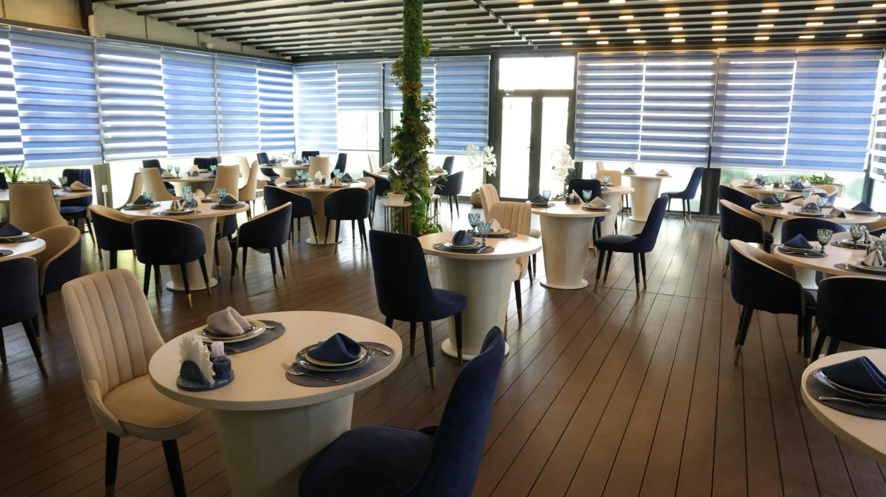 Restaurant/places to eat in Zarafshan Grand Hotel city