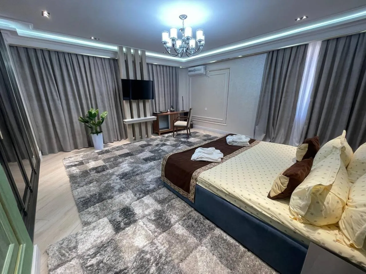 Zarafshan Grand Hotel city