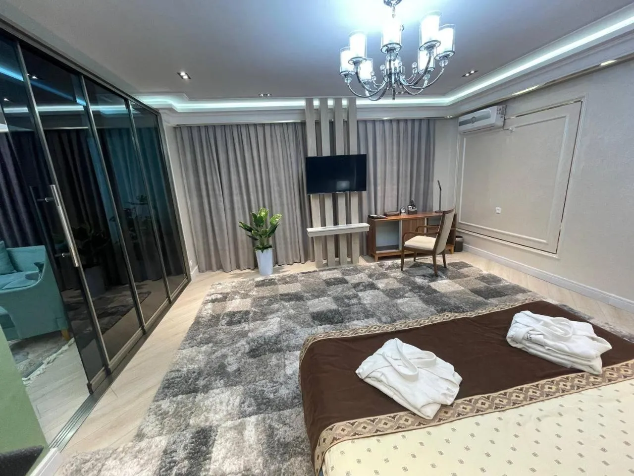 Zarafshan Grand Hotel city