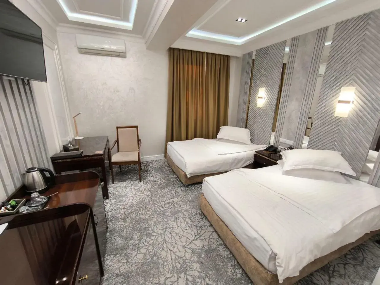Deluxe Twin Room in Zarafshan Grand Hotel city Deluxe Twin Room in Zarafshan Grand Hotel city