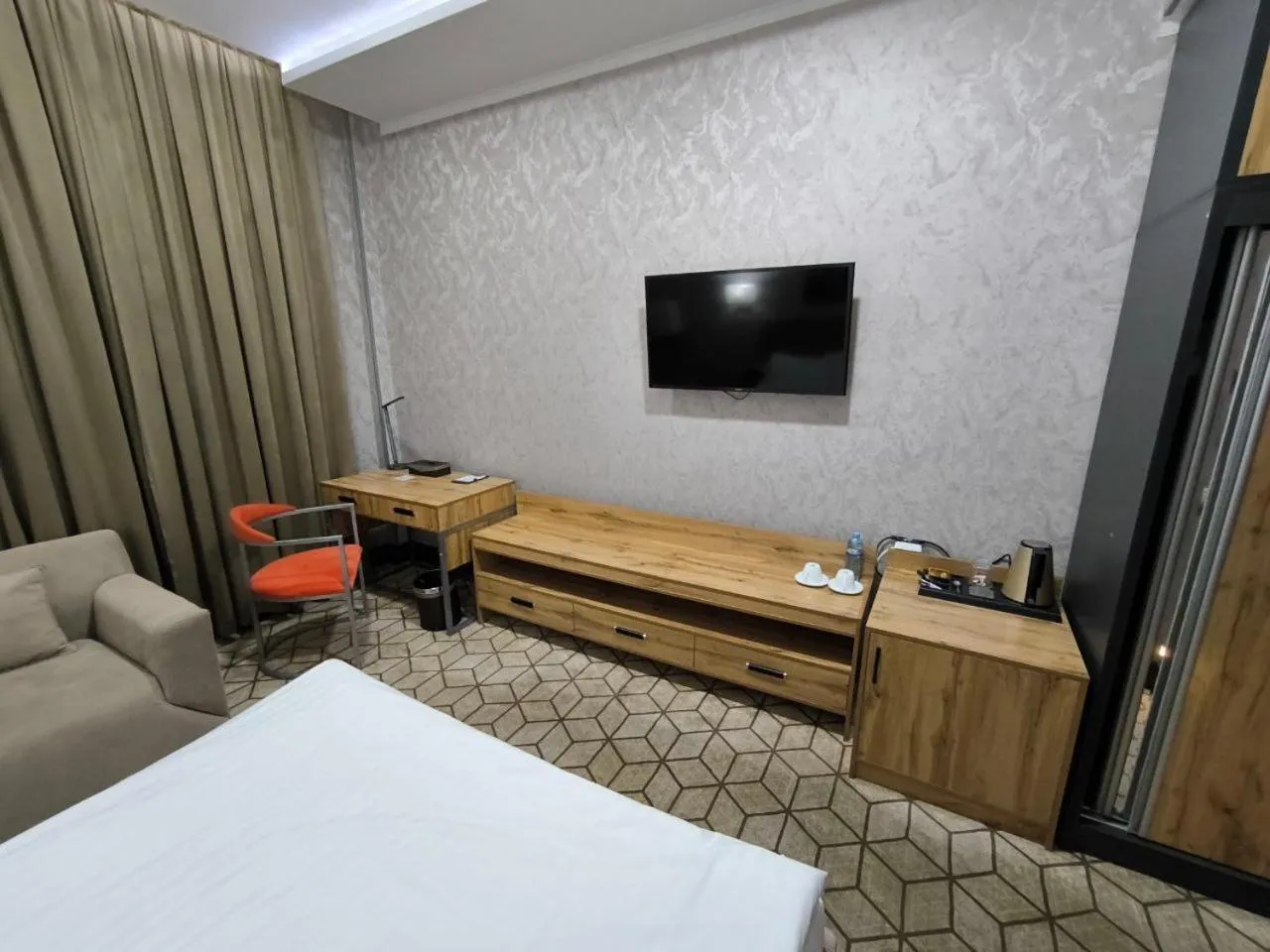 Zarafshan Grand Hotel city