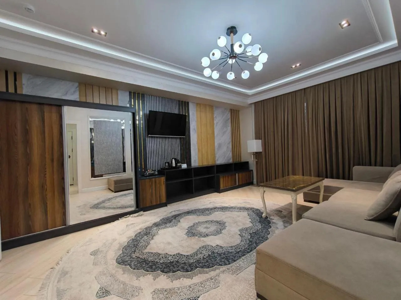 Zarafshan Grand Hotel city