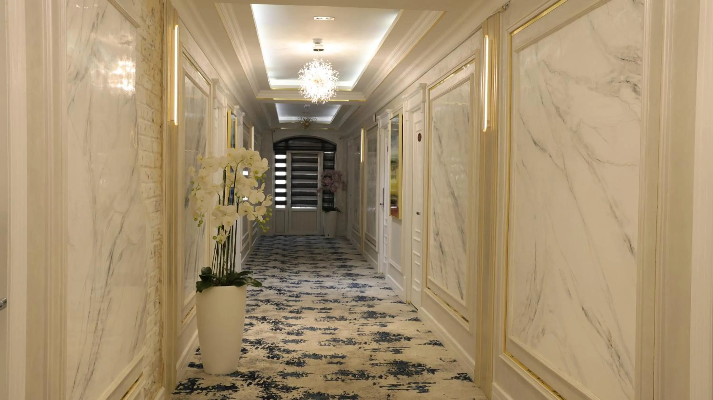 Zarafshan Grand Hotel city