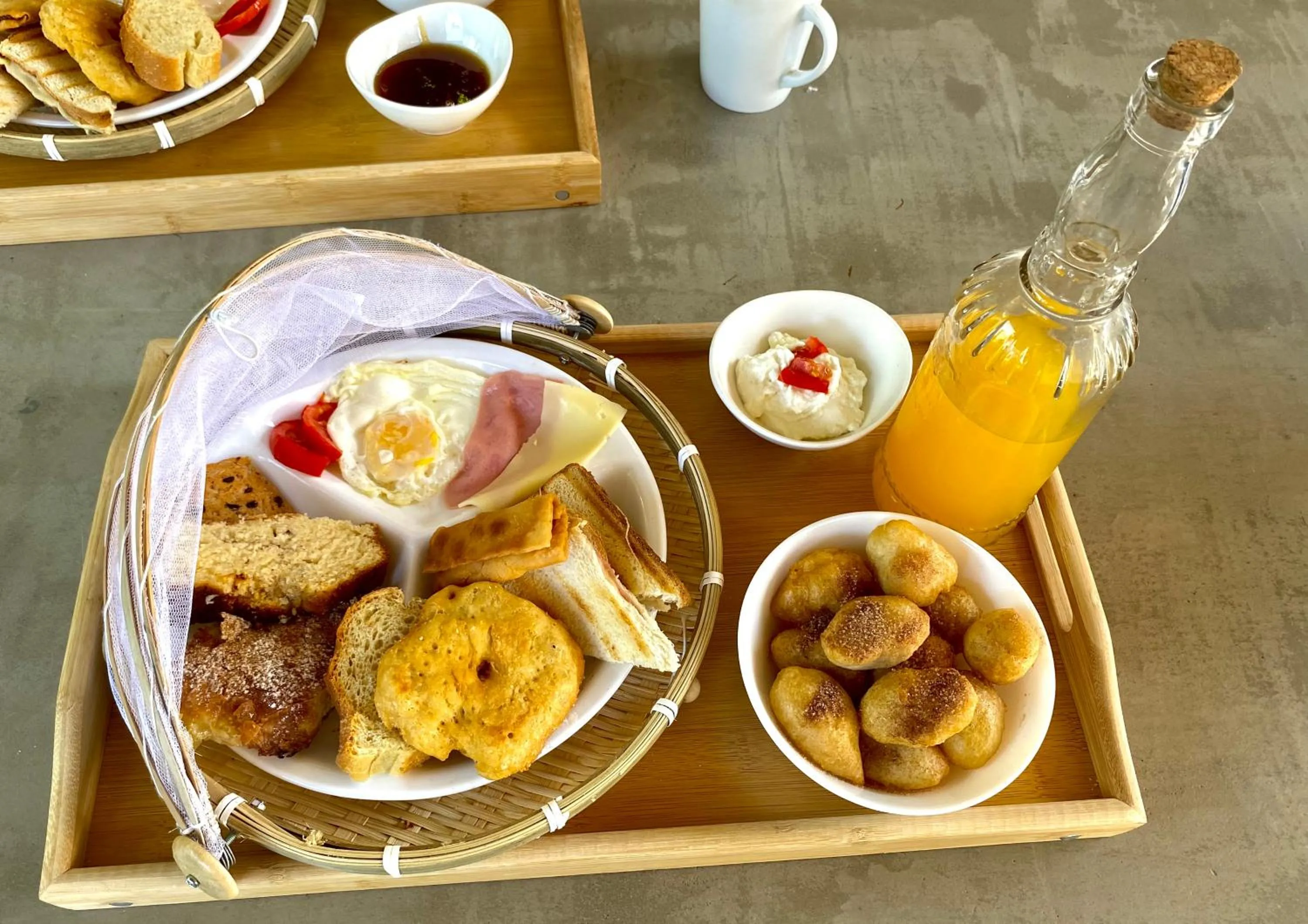 Breakfast in Babatseratsi skyrian studio 1