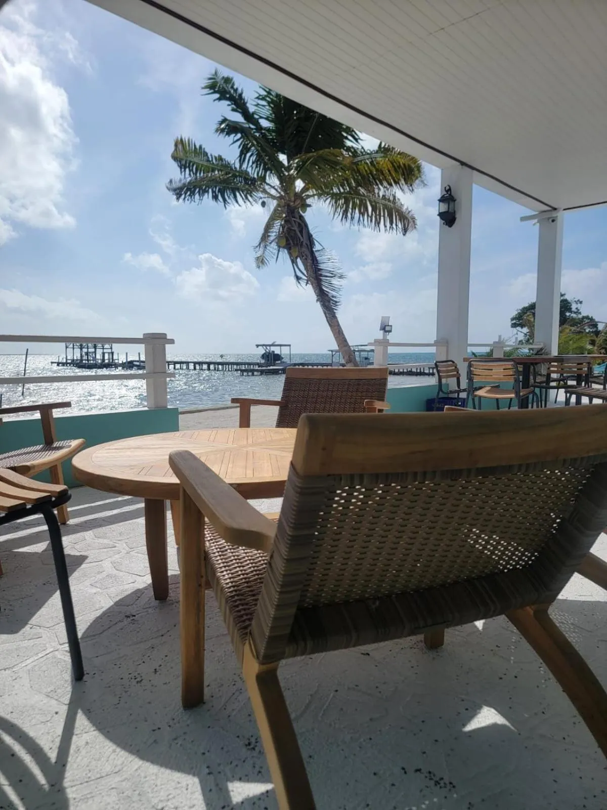 Restaurant/places to eat in Island Magic Villas