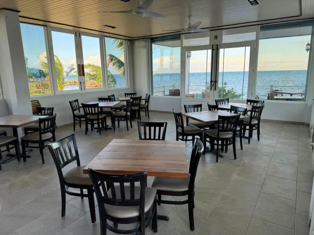 Restaurant/places to eat in Island Magic Villas