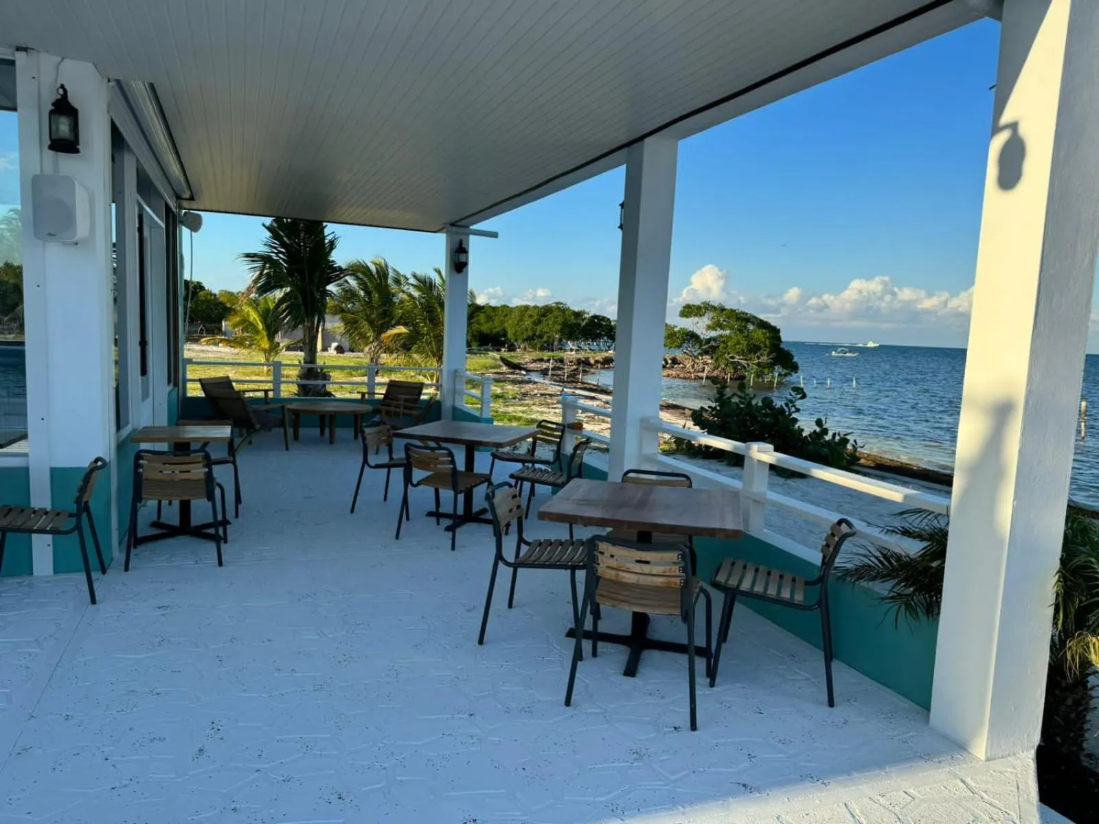 Restaurant/places to eat in Island Magic Villas