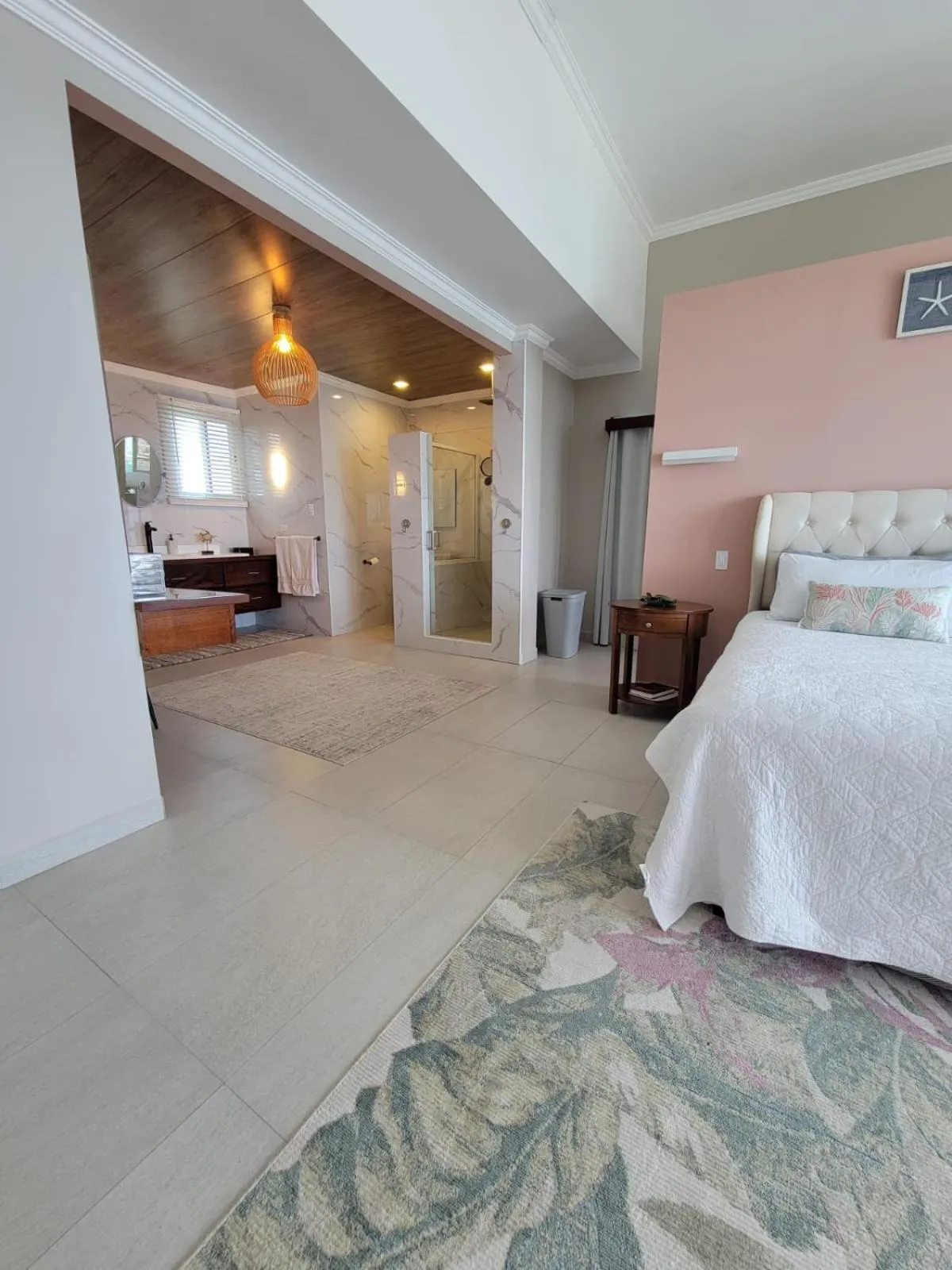 Photo of the whole room, Bed in Island Magic Villas