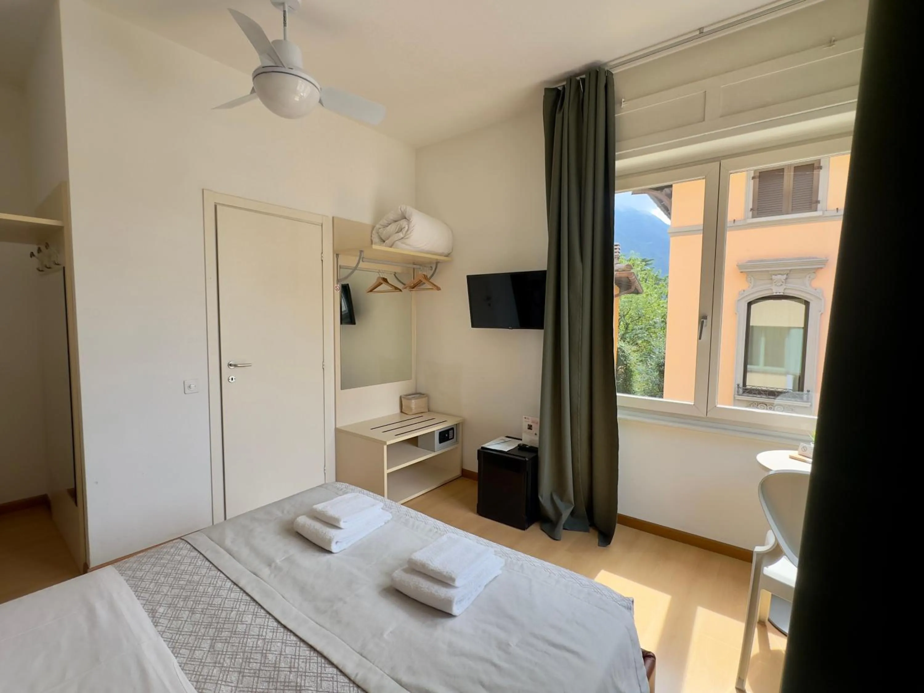 Photo of the whole room, Bed in Hotel Locanda Castagnola