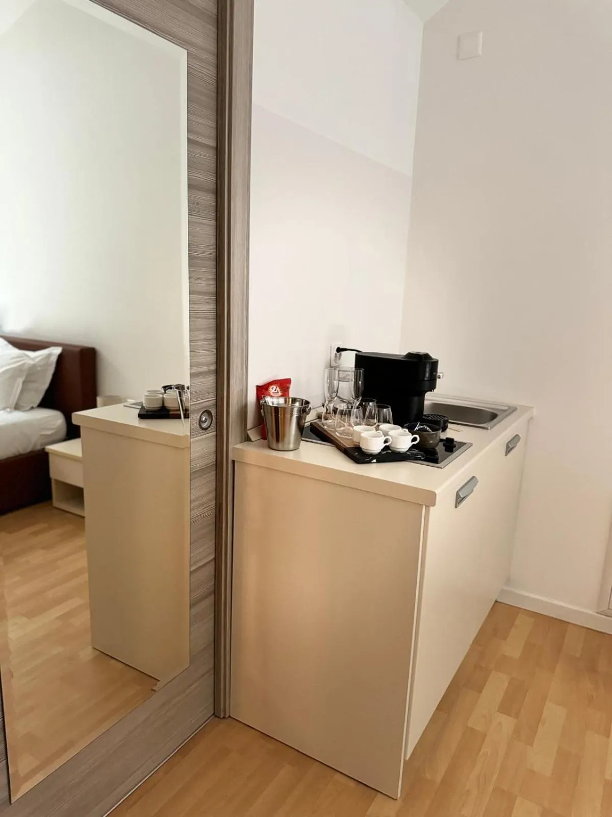 Coffee/tea facilities in Hotel Locanda Castagnola