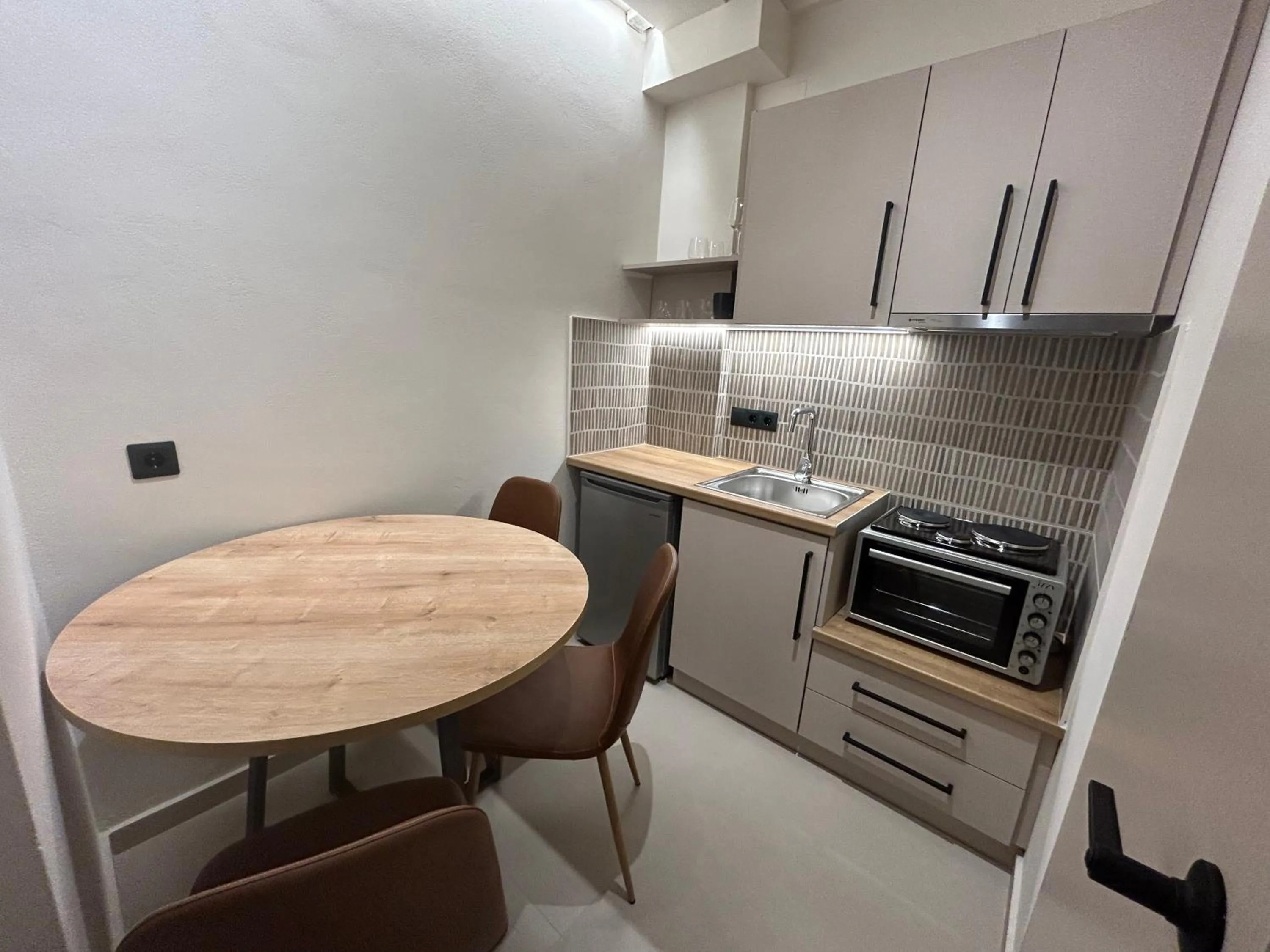 Kitchen or kitchenette in GLEN Premium Stays