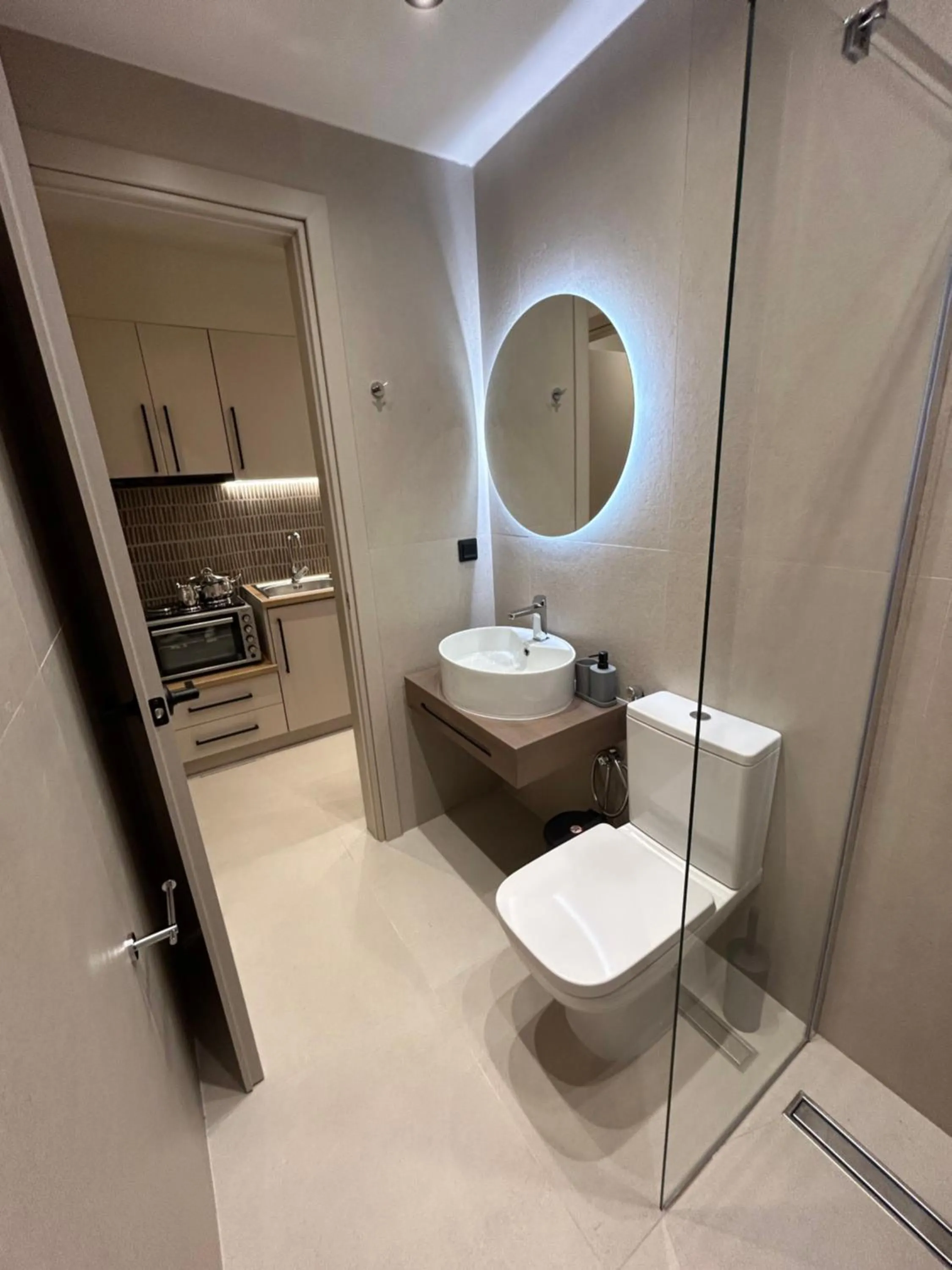 Shower in GLEN Premium Stays