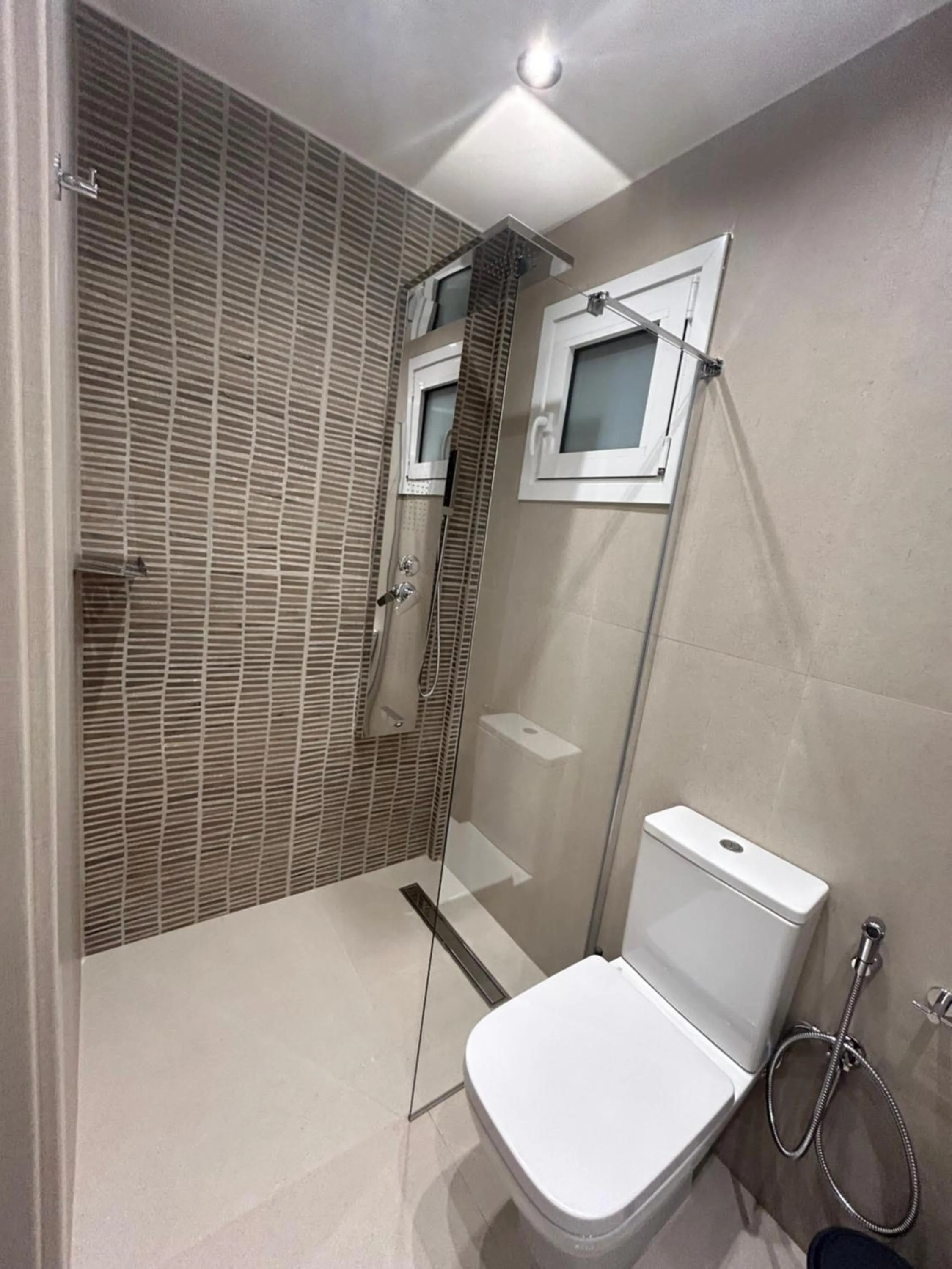 Shower in GLEN Premium Stays