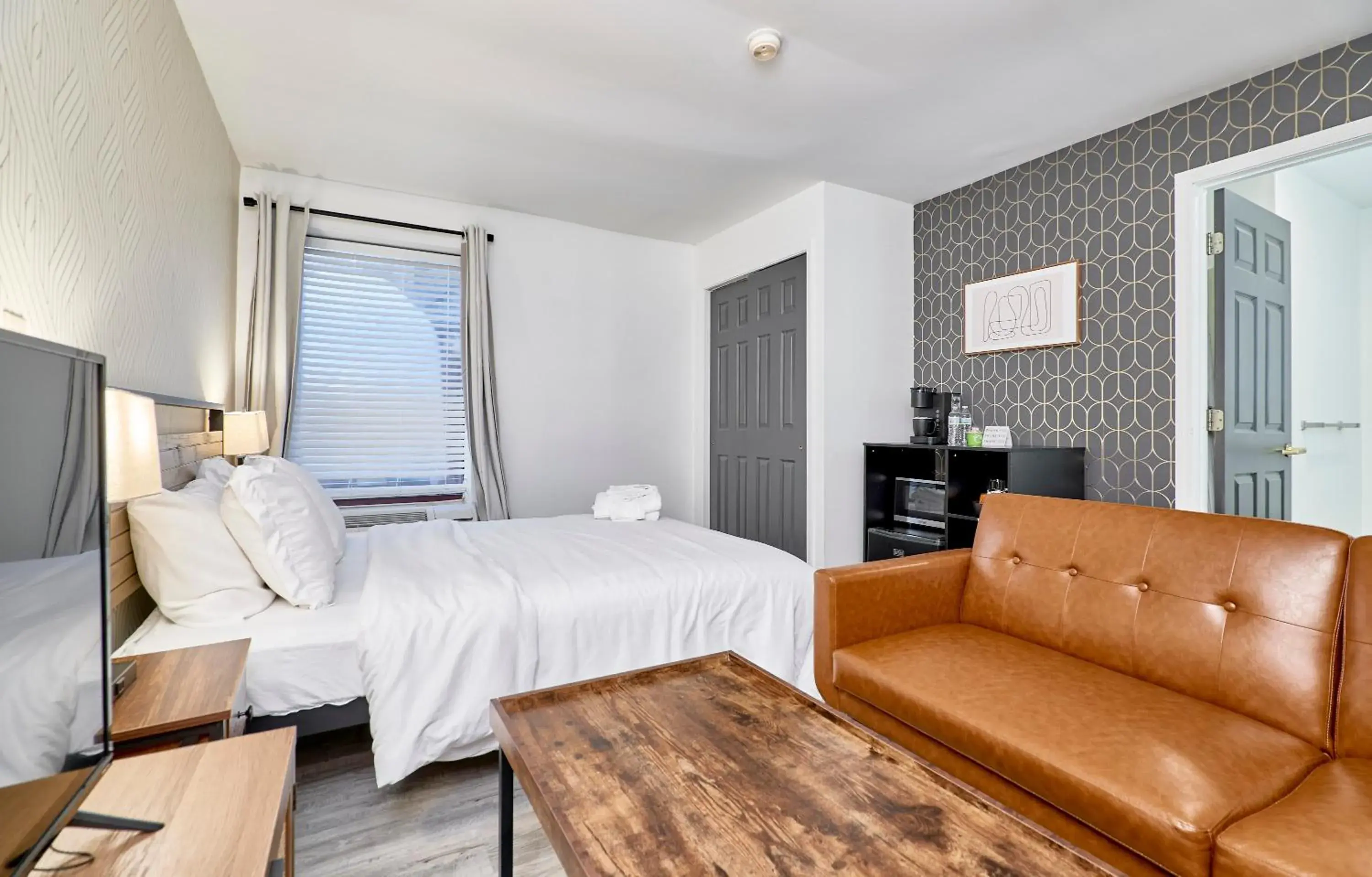 Triple Room with Private Bathroom in The West End Triple Room with Private Bathroom in The West End