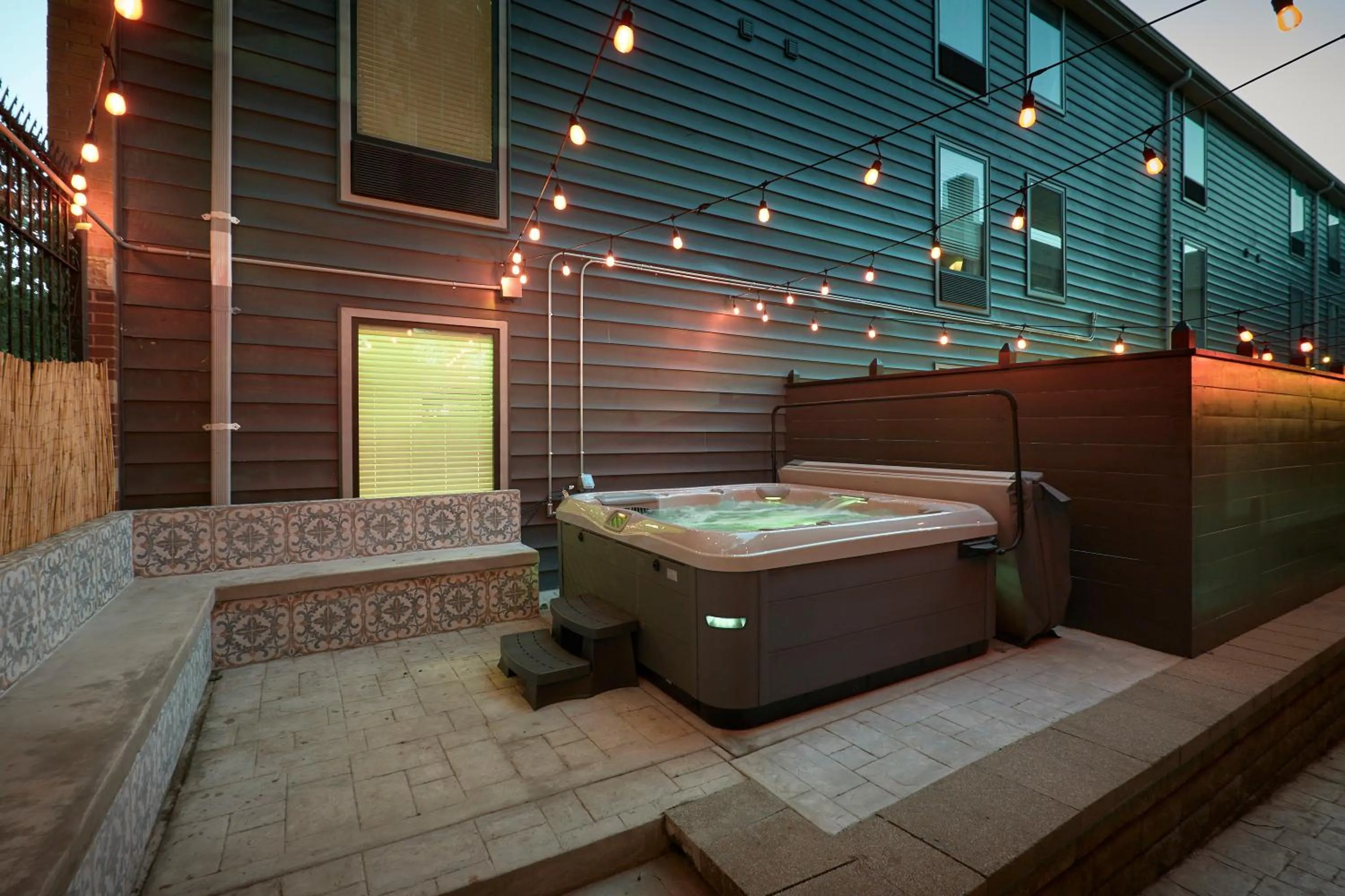 Hot Tub, Bed in The West End