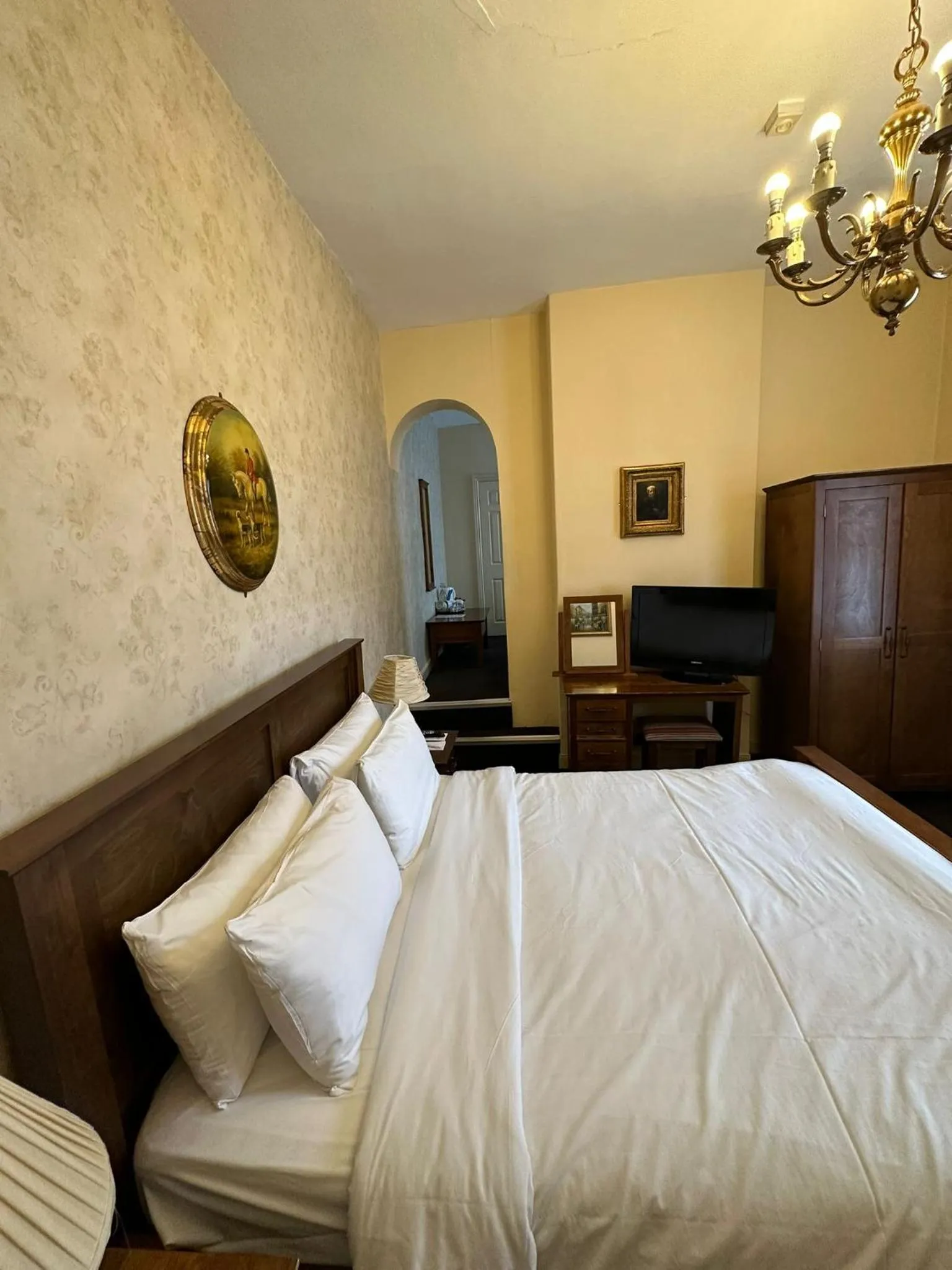 Bedroom, Bed in George & Pilgrims Hotel