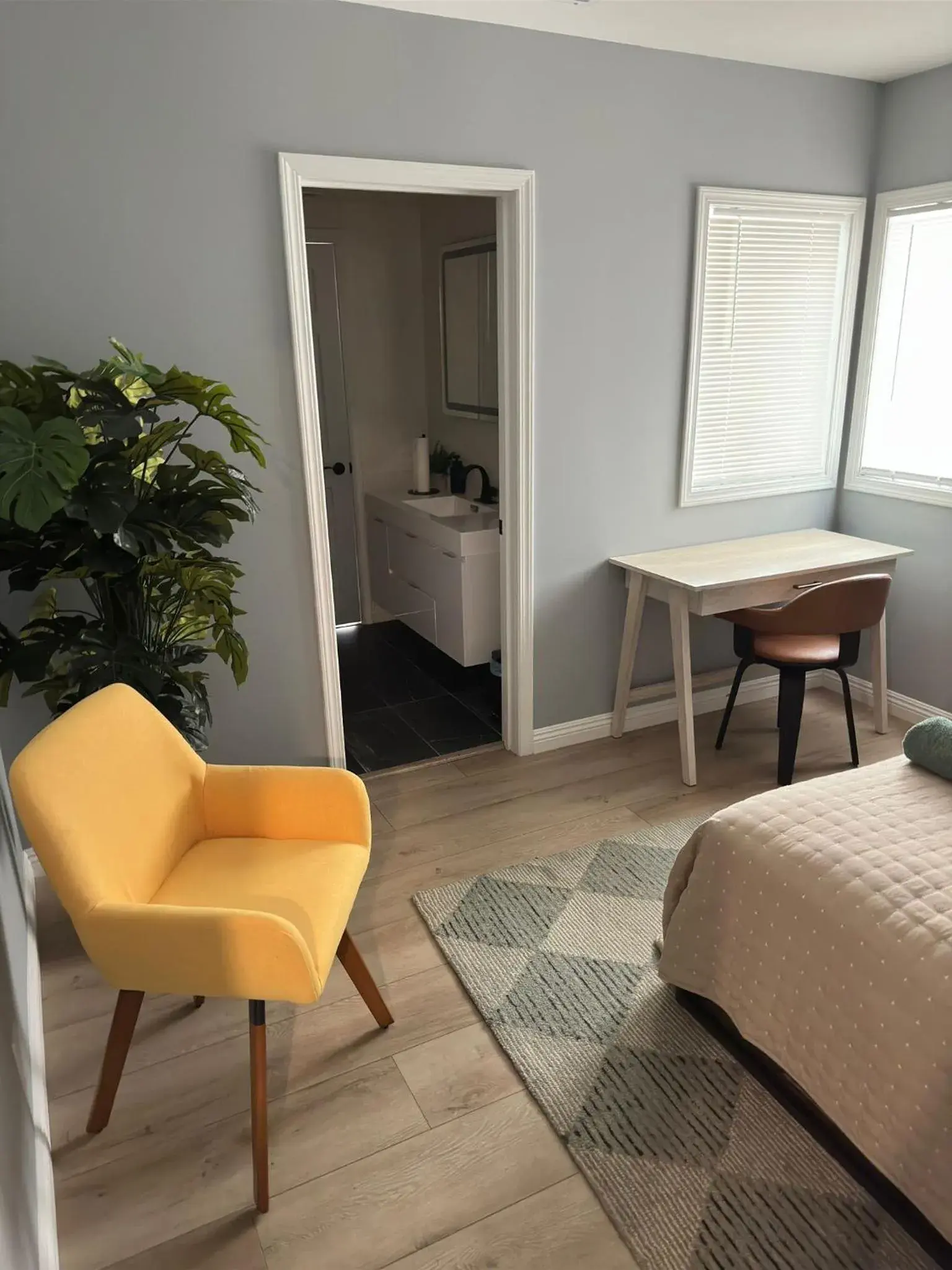 Double Room with Private Bathroom in Seasun Hostel Double Room with Private Bathroom in Seasun Hostel