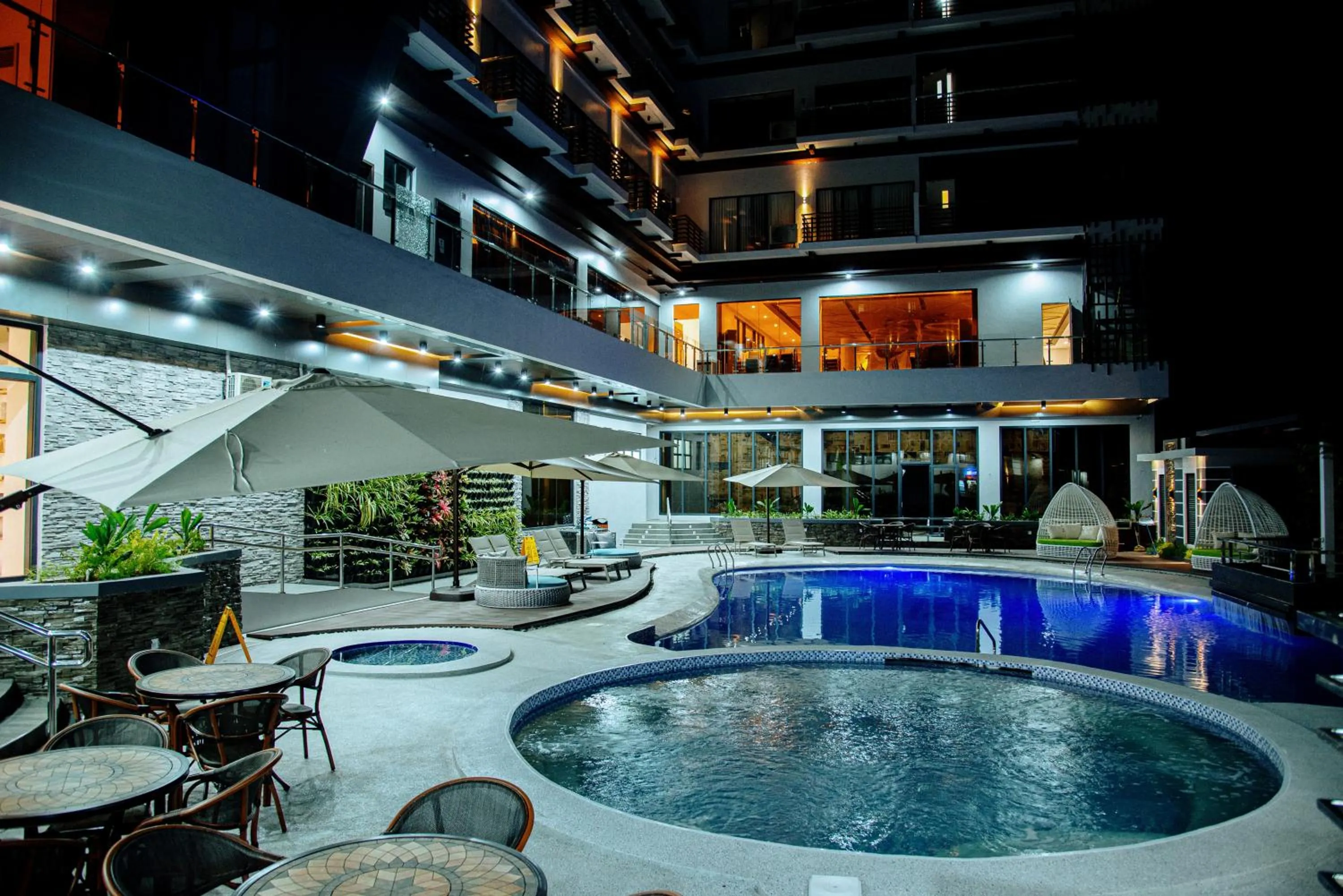 Swimming pool in Badsbrotel Suites