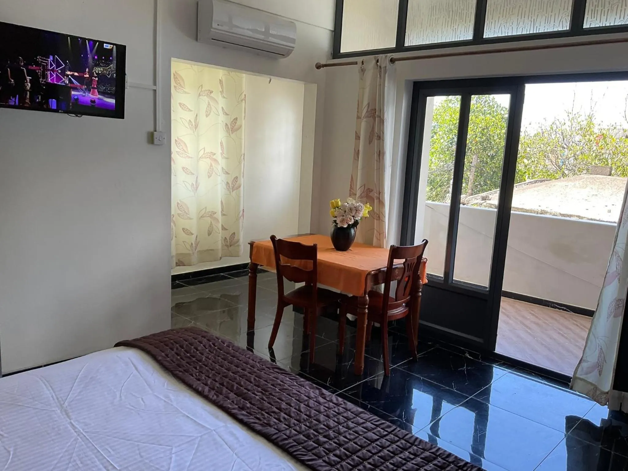 Bed in Mahe Holiday Resort