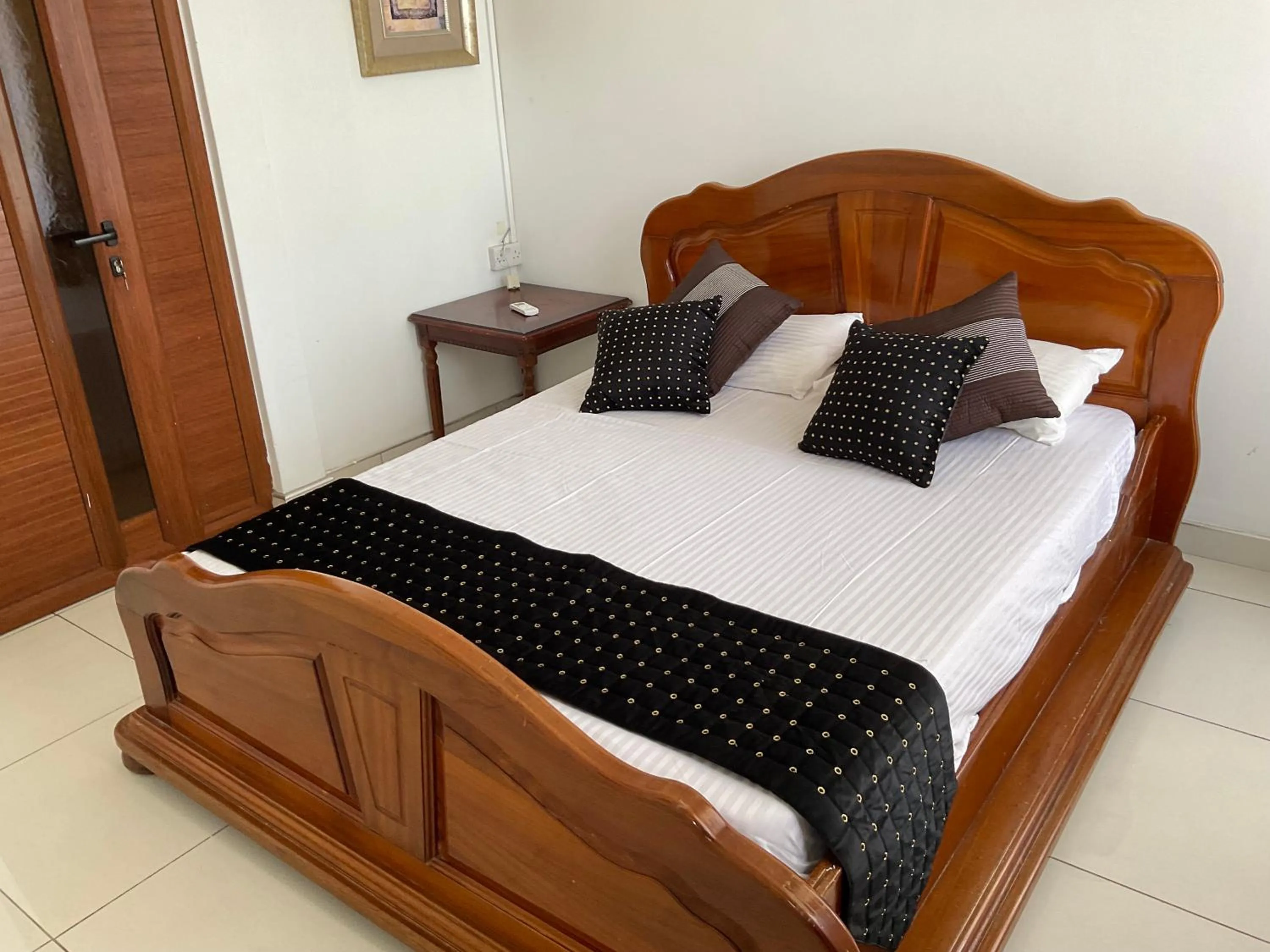 Bed in Mahe Holiday Resort