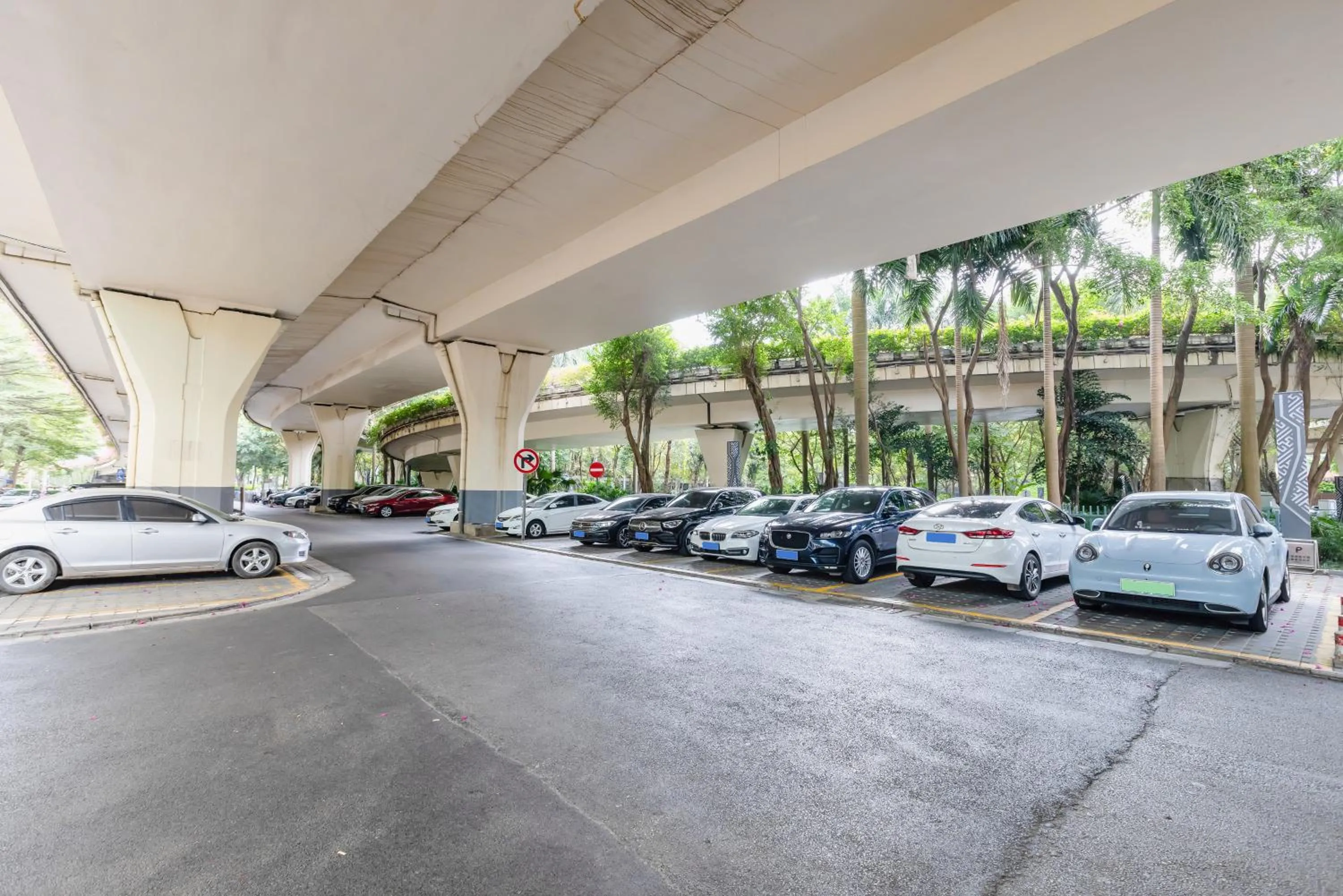 Parking in Echarm Hotel Nanning the MixC Exhibition Center Metro Station