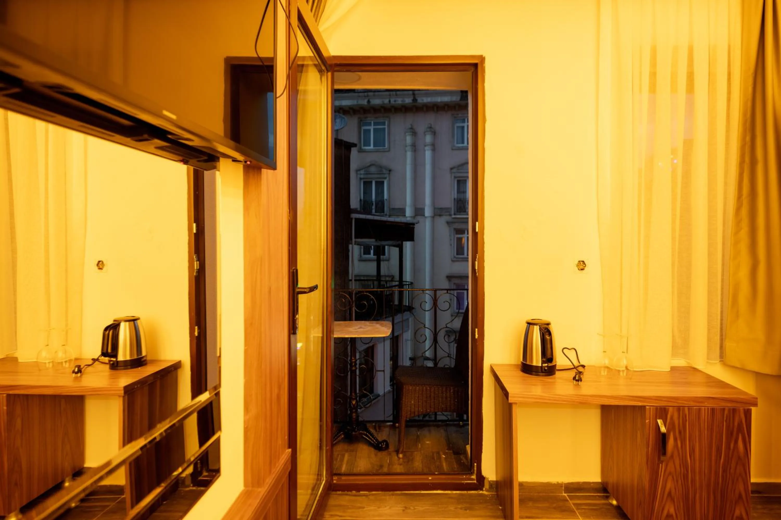 minibar in hotel di poesia deluxe