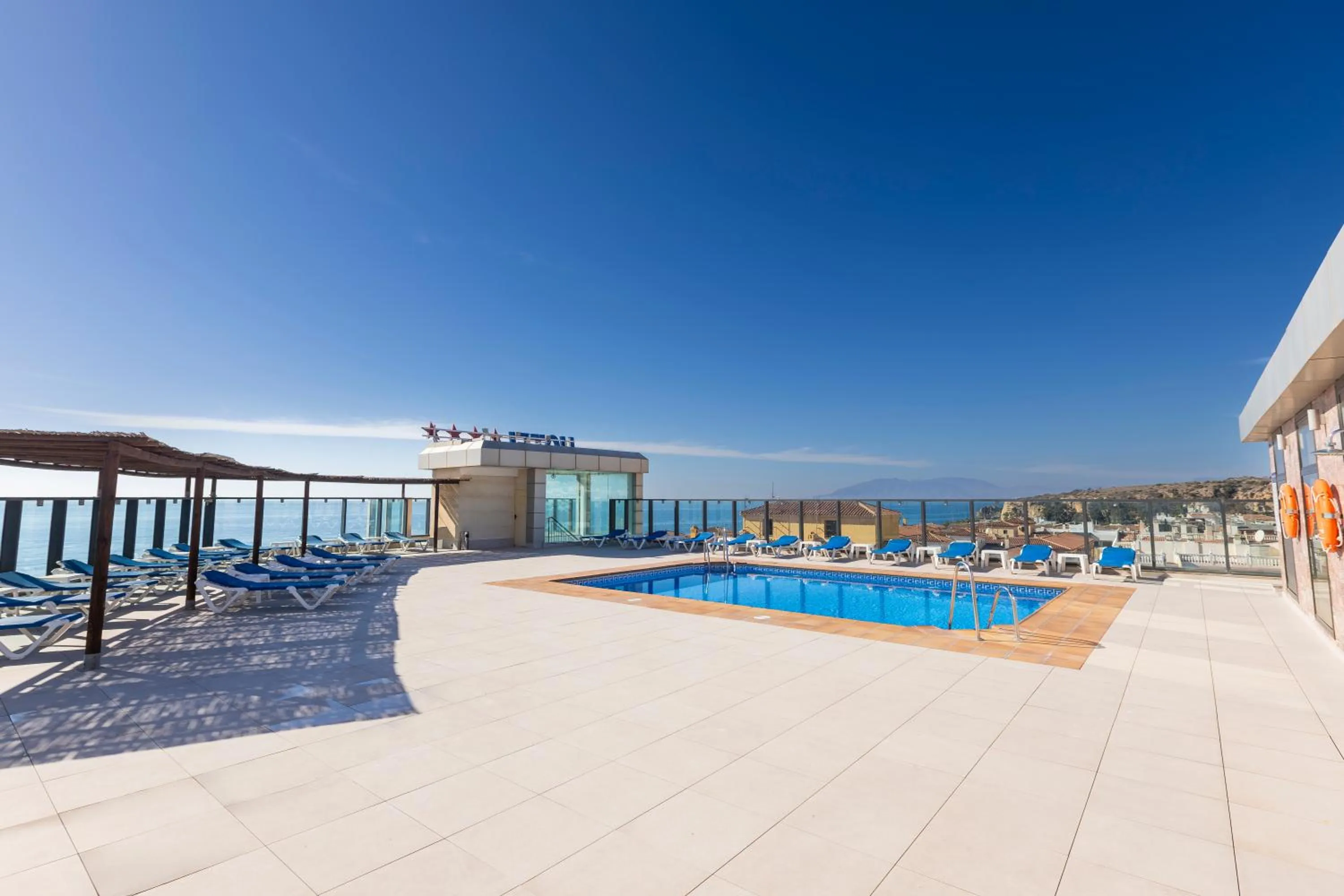 Swimming pool in Moon Dreams Calabahía