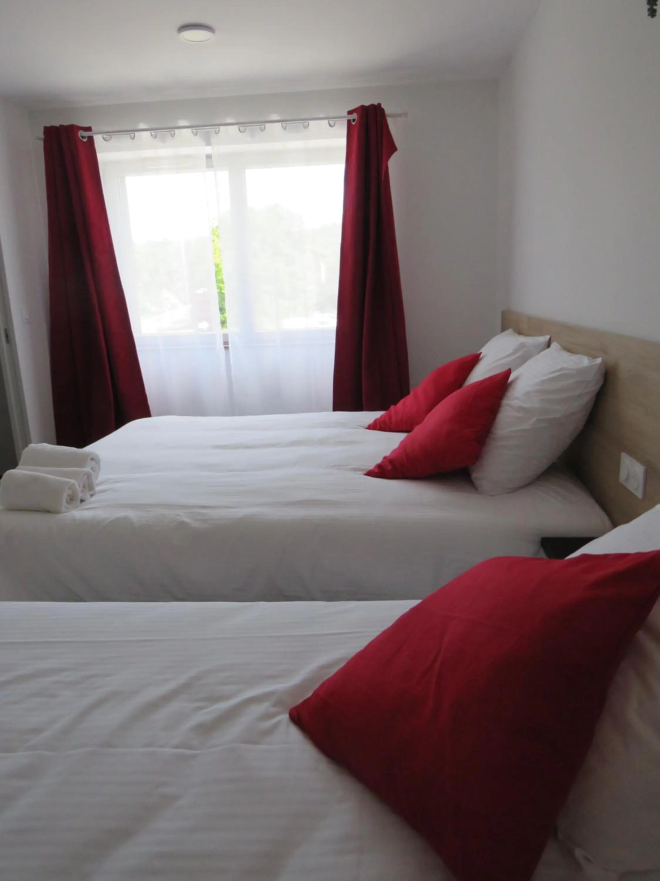 Bed in Hôtel les Jardins de Saulzet