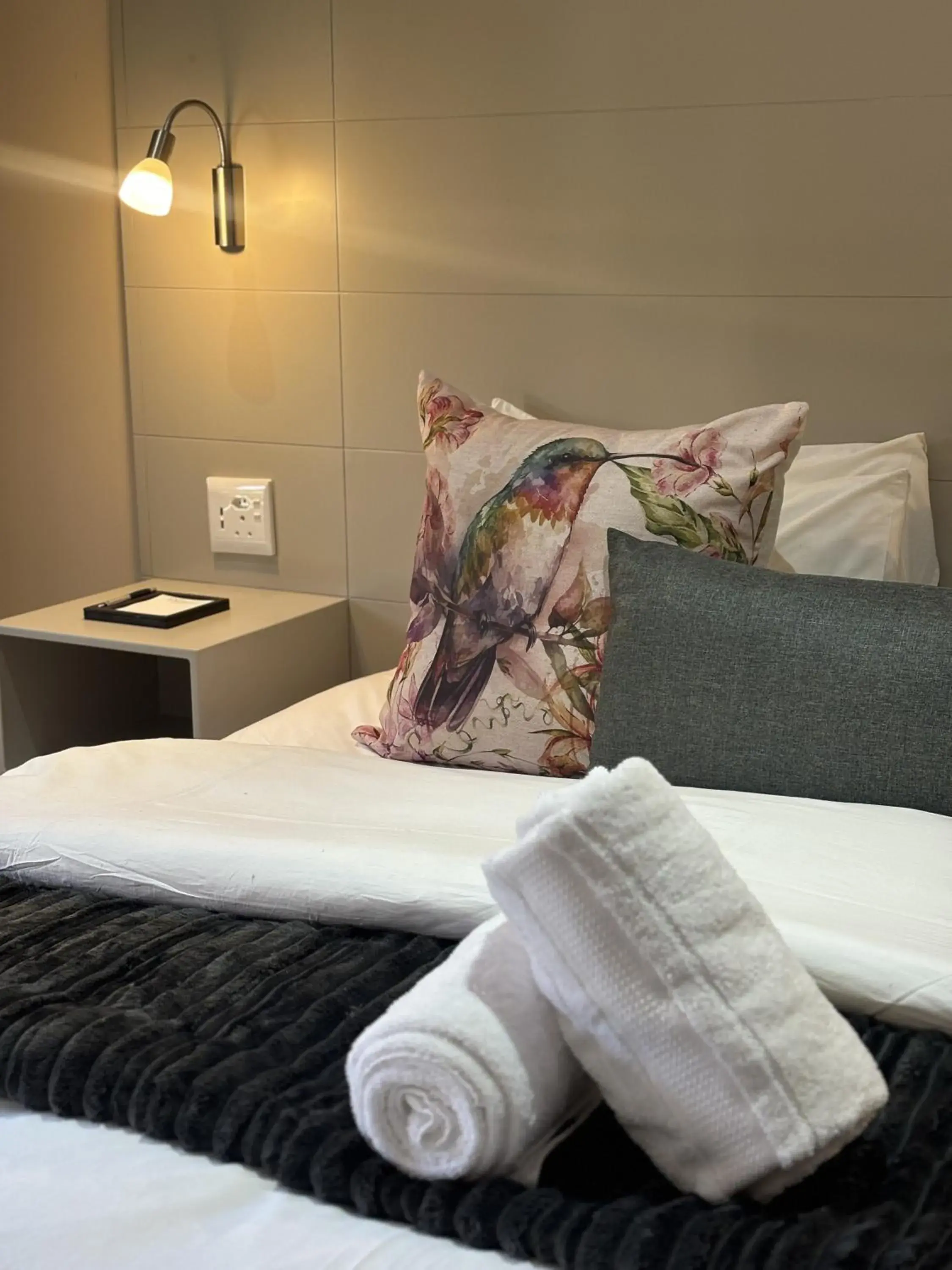 King Room with Balcony in Accommodation Bedfordview - Hethersett Guesthouse King Room with Balcony in Accommodation Bedfordview - Hethersett Guesthouse