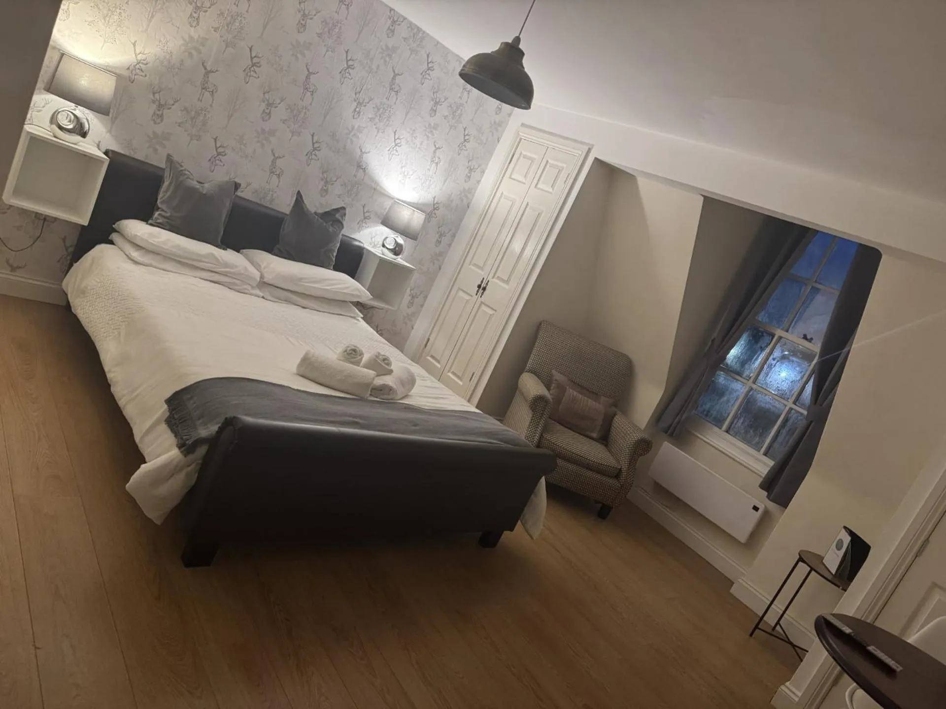 Bed in Ivy By The Sea