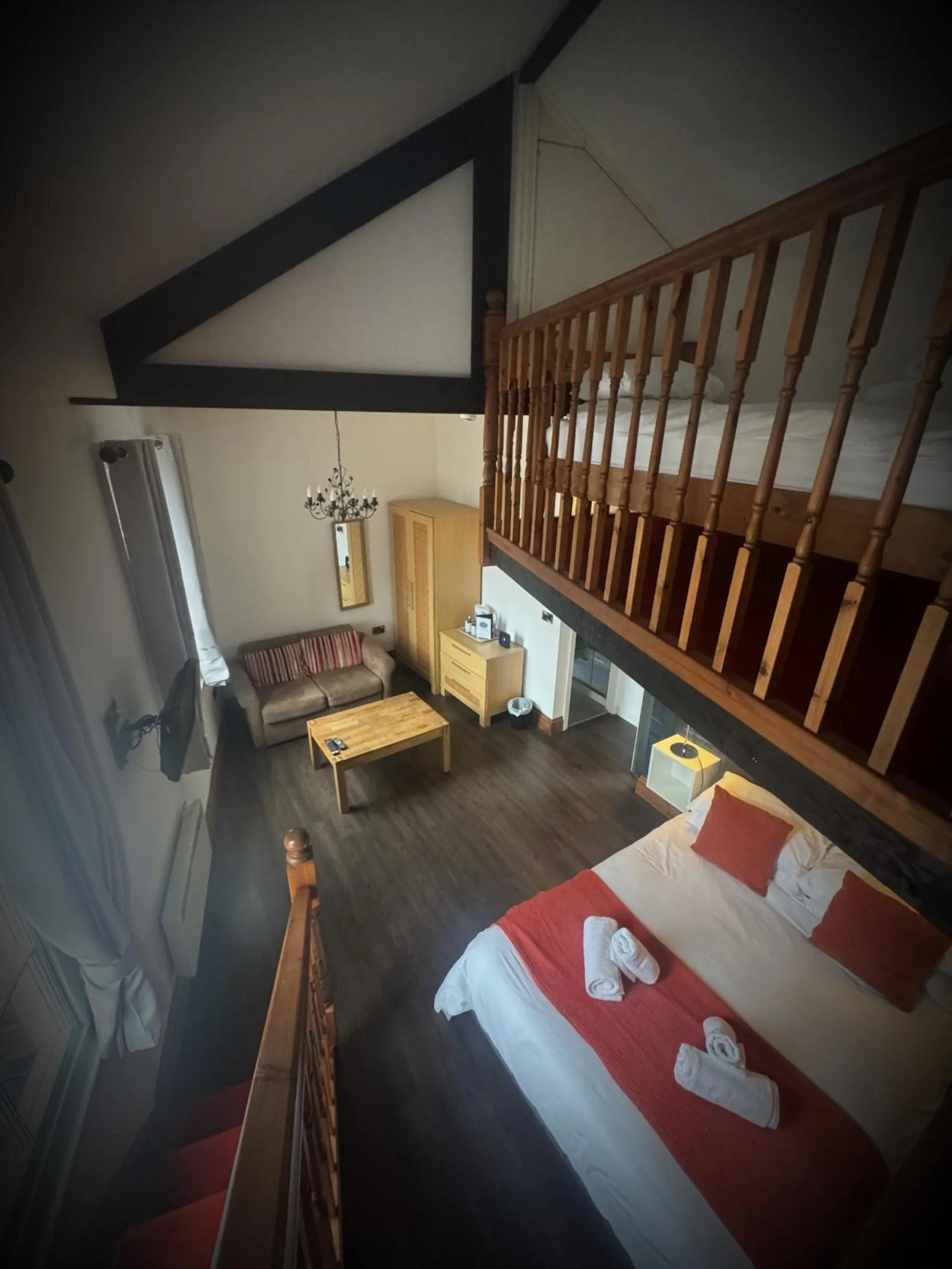 Bed in Ivy By The Sea