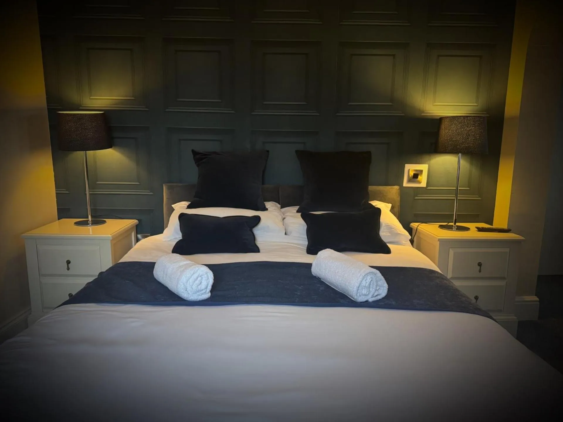 Bed in Ivy By The Sea