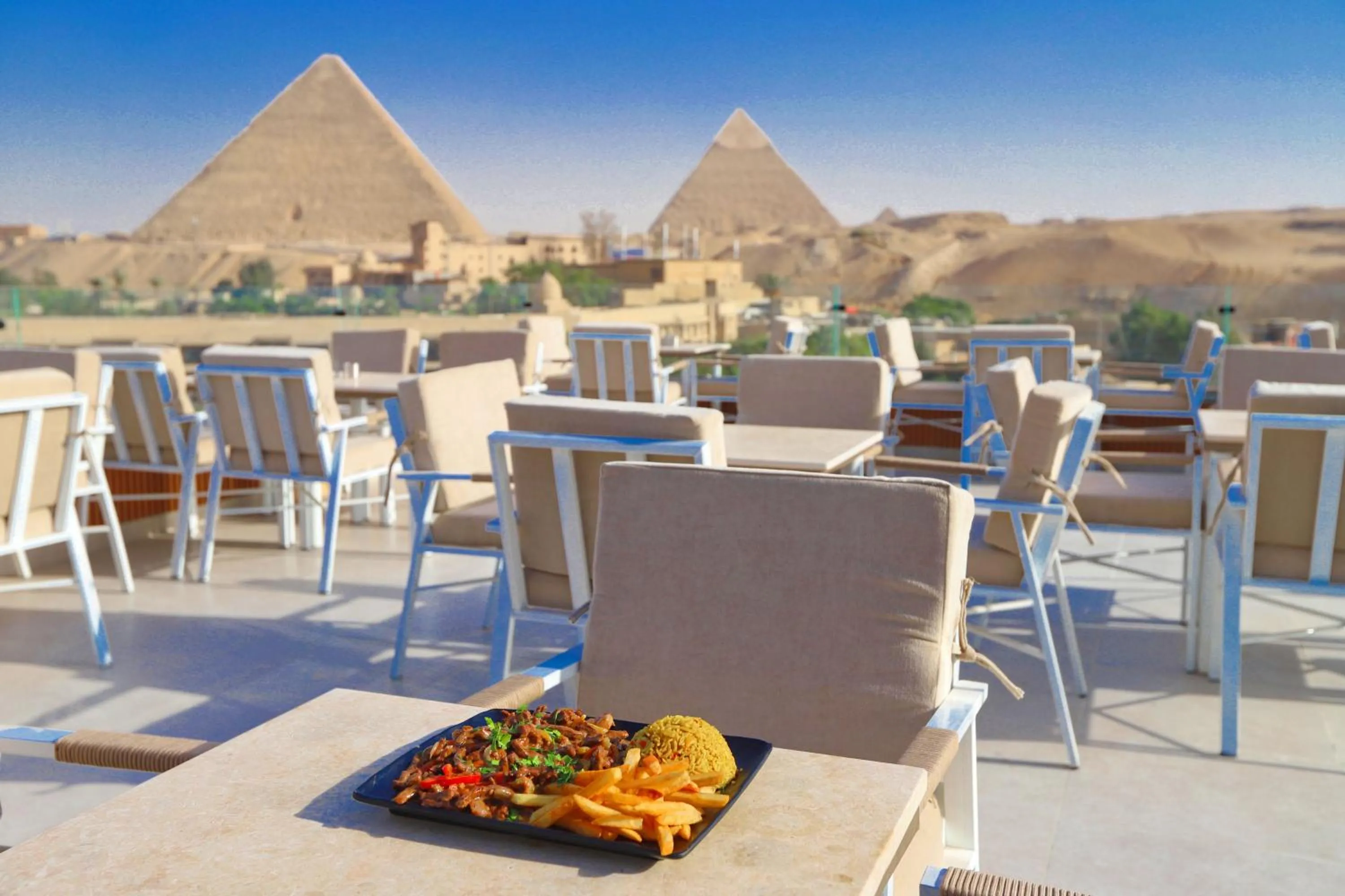 Restaurant/places to eat in Gaia Pyramids Hotel