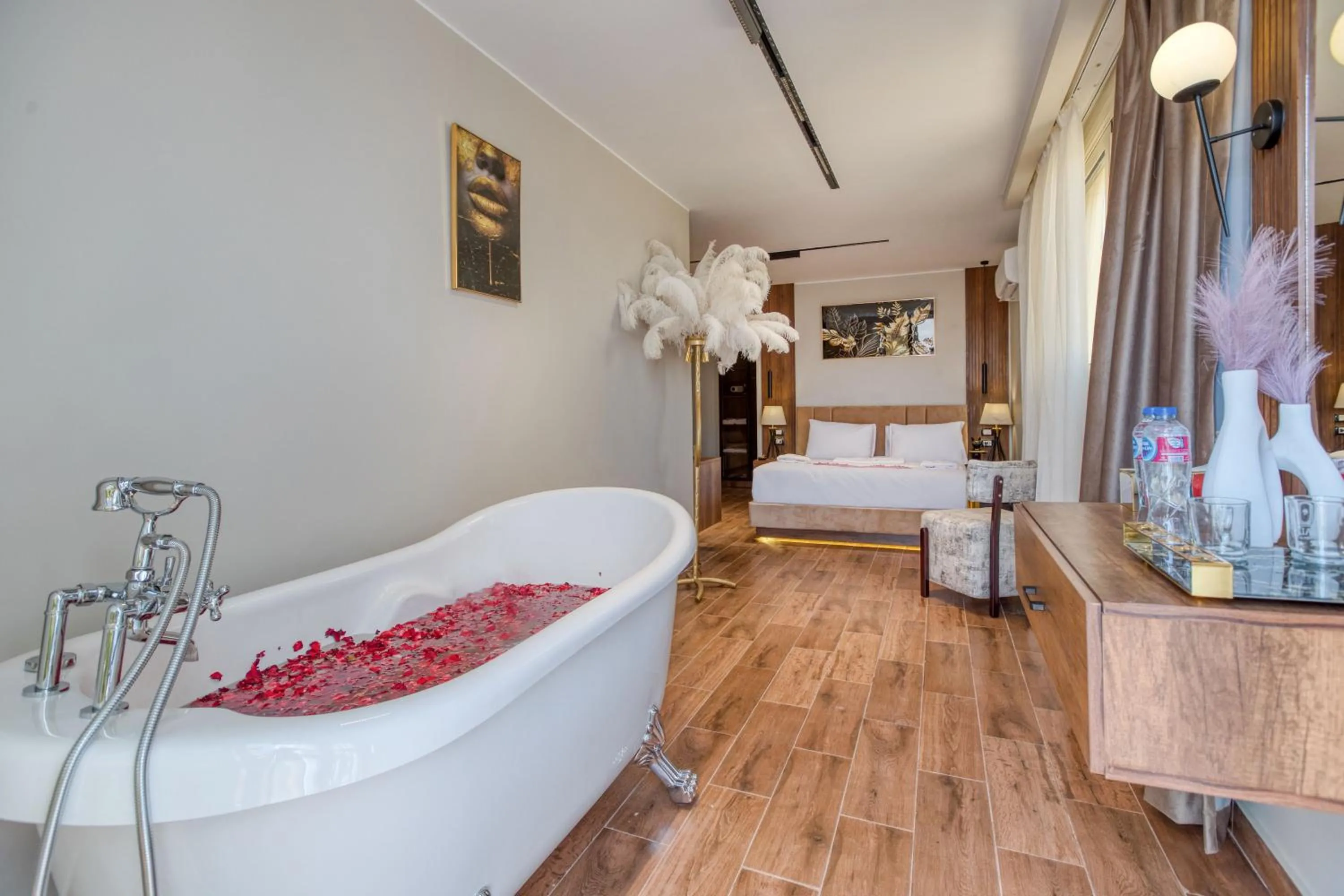 Hot Tub, Bed in Gaia Pyramids Hotel