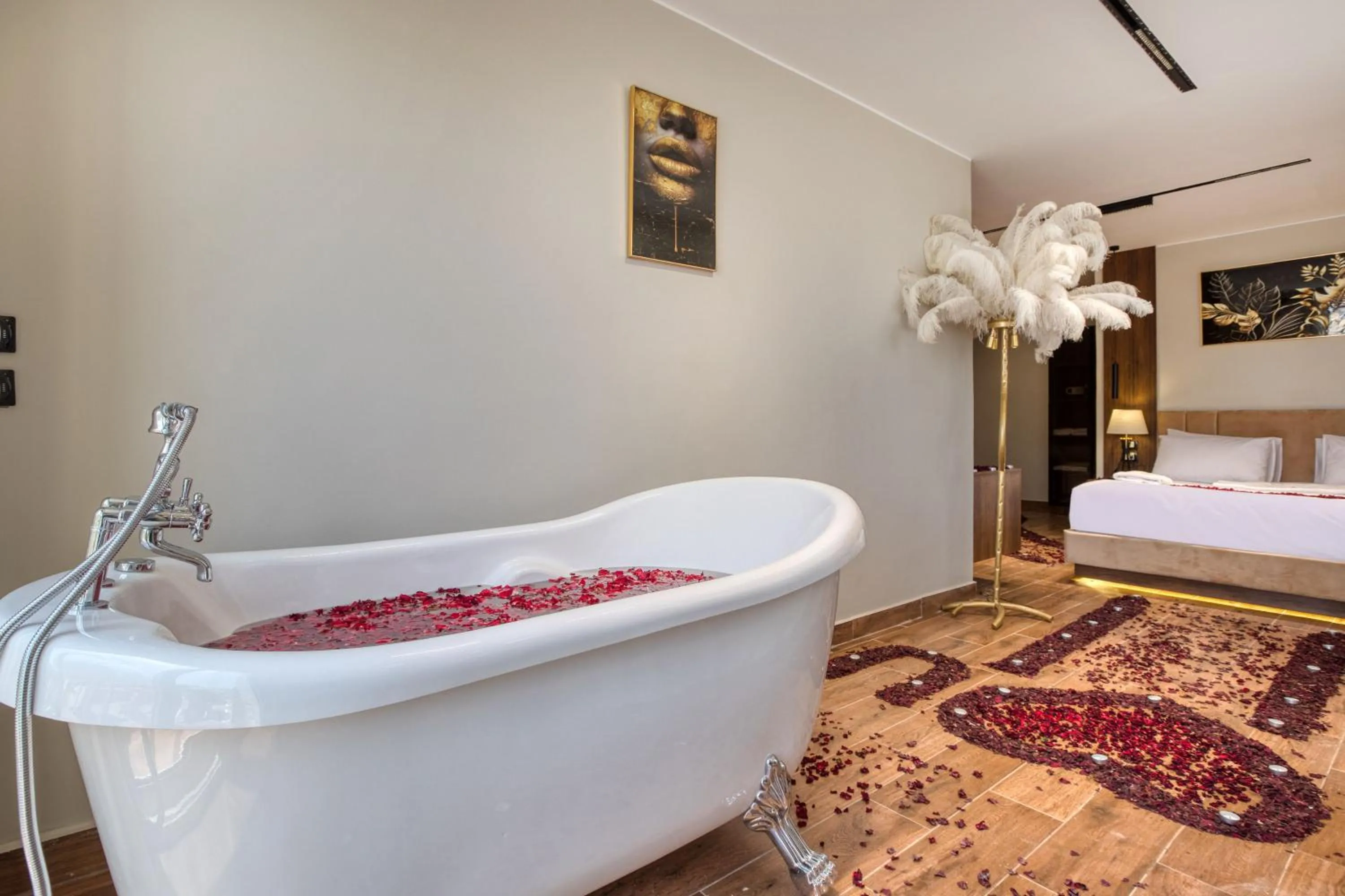 Hot Tub, Bed in Gaia Pyramids Hotel